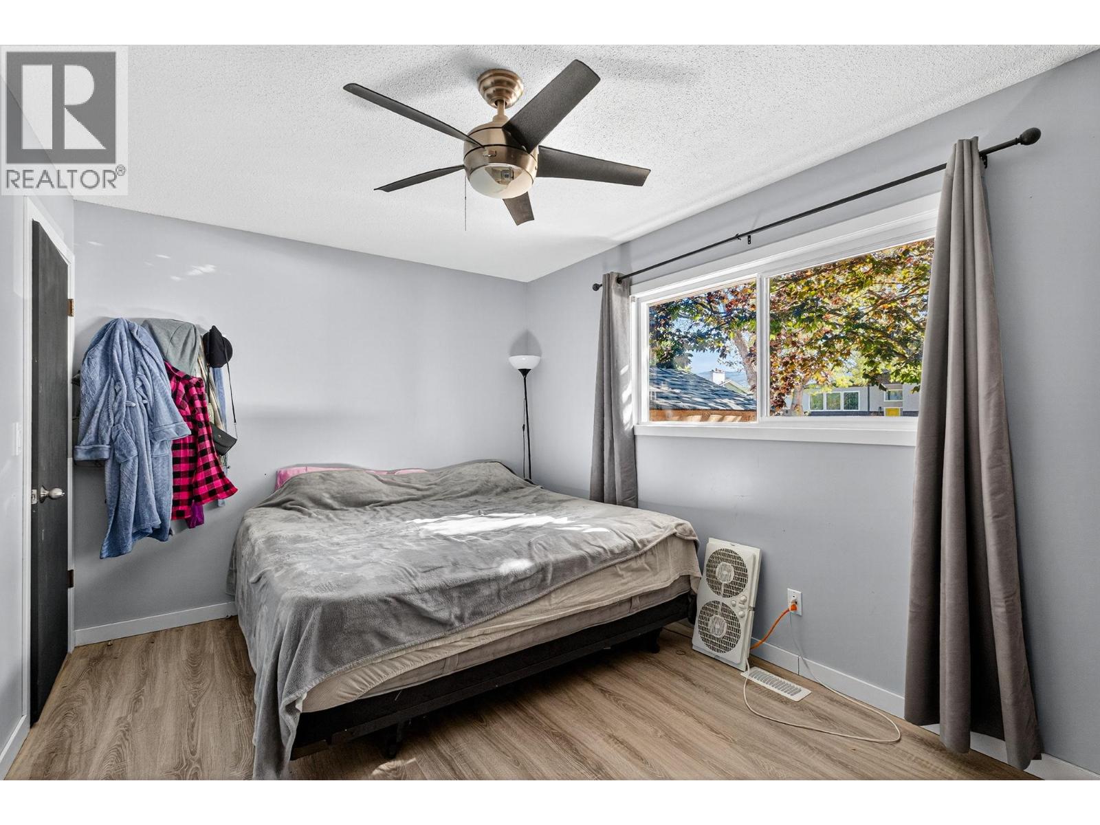 Picture for 250 Benchview  Road https://www.cirrealty.ca/reb/bc/9/10365219_16.jpg