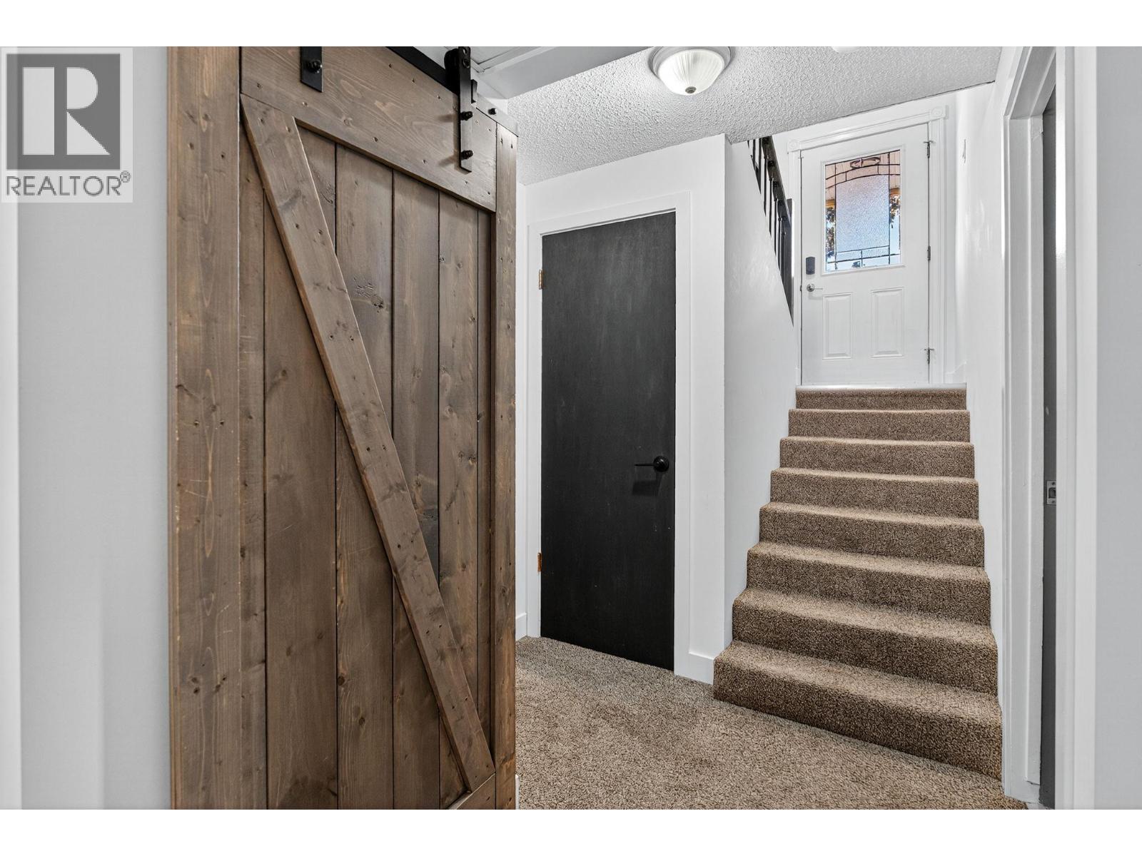 Picture for 250 Benchview  Road https://www.cirrealty.ca/reb/bc/9/10365219_21.jpg