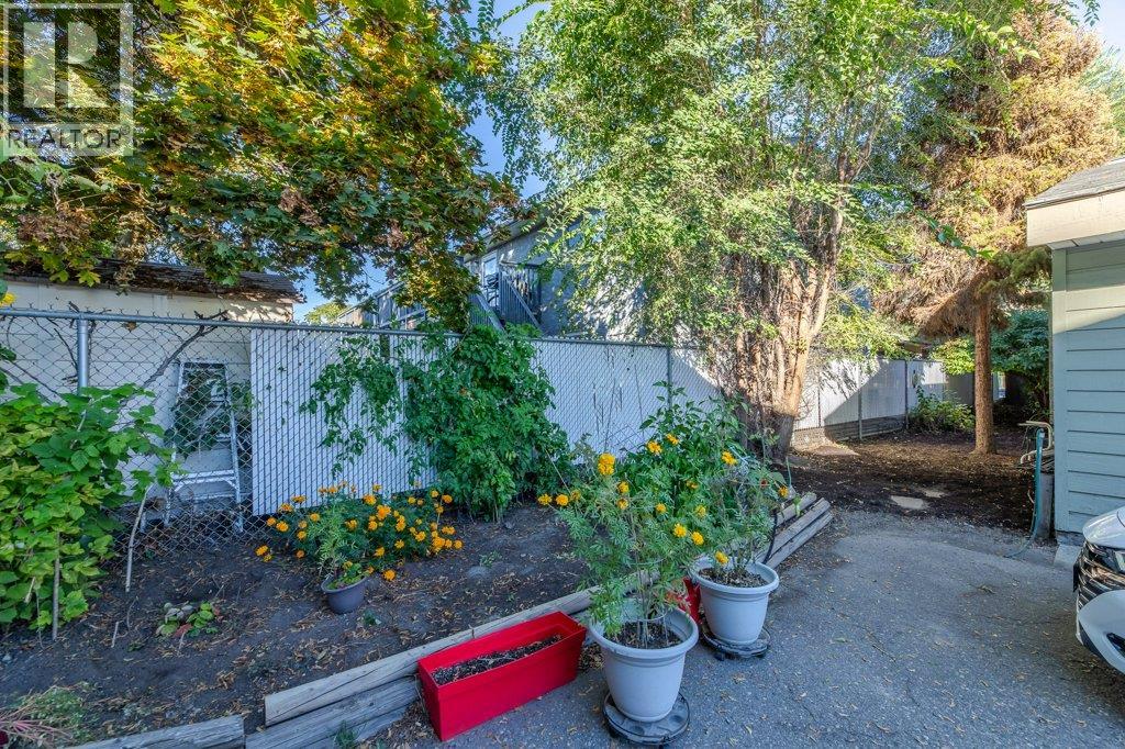 Picture for Unit #10, 1950 Burtch  Road https://www.cirrealty.ca/reb/bc/9/10365239_44.jpg