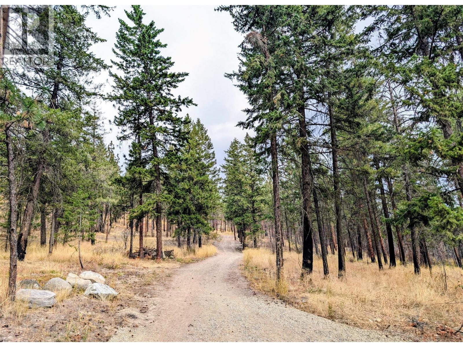 Picture for 2086 Sunview  Drive https://www.cirrealty.ca/reb/bc/9/10365359_4.jpg