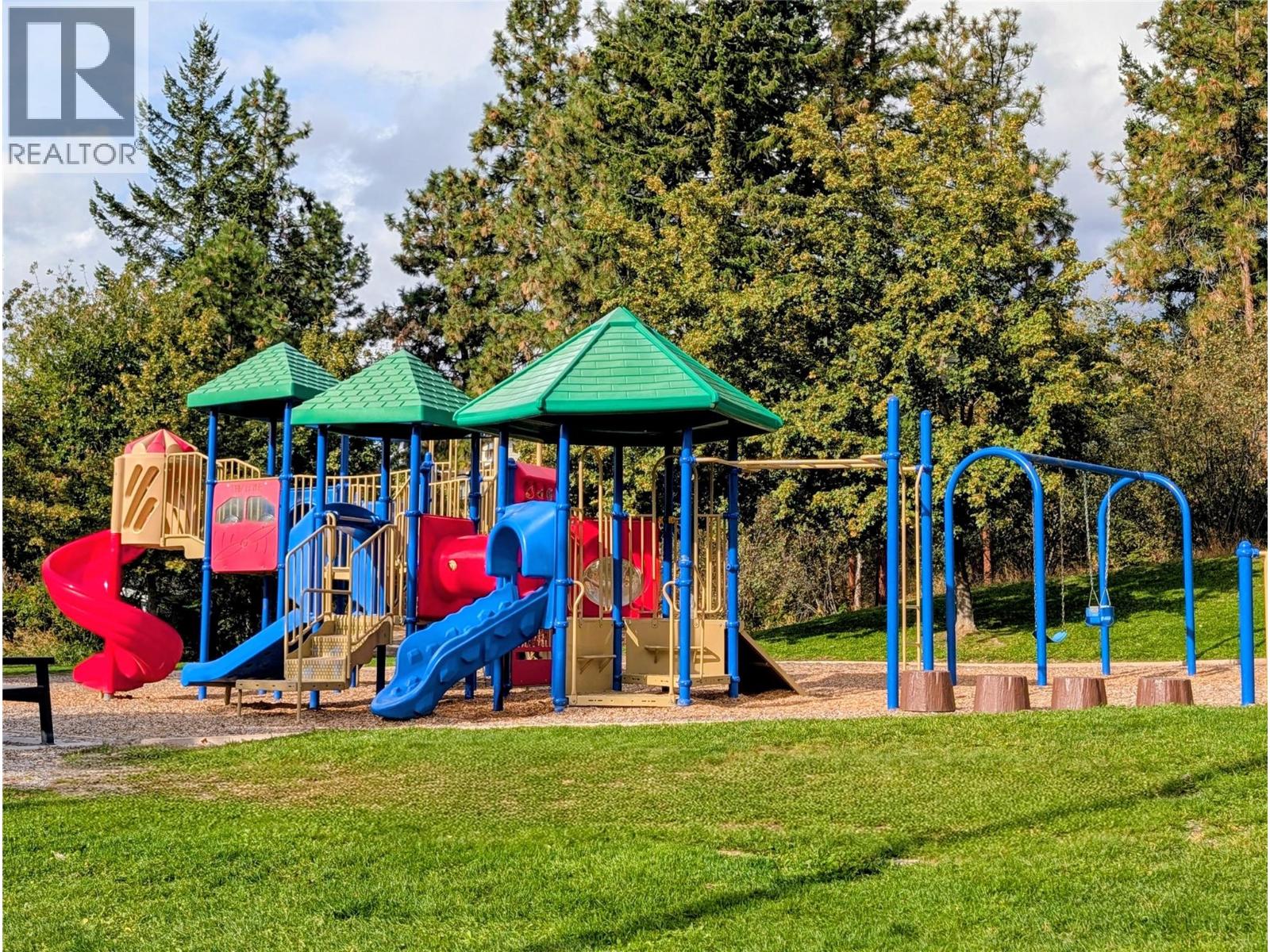 Picture for 2086 Sunview  Drive https://www.cirrealty.ca/reb/bc/9/10365359_5.jpg
