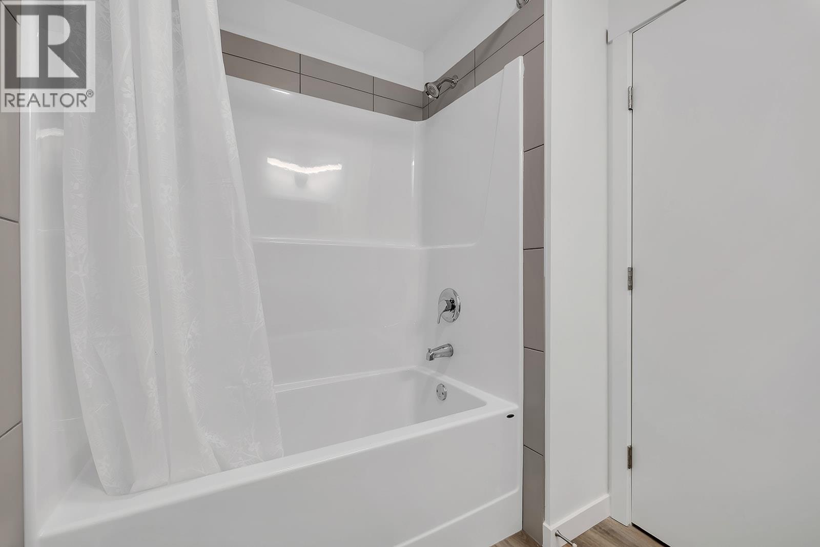 Picture for Unit #401, 1111 Frost  Road https://www.cirrealty.ca/reb/bc/9/10365649_21.jpg