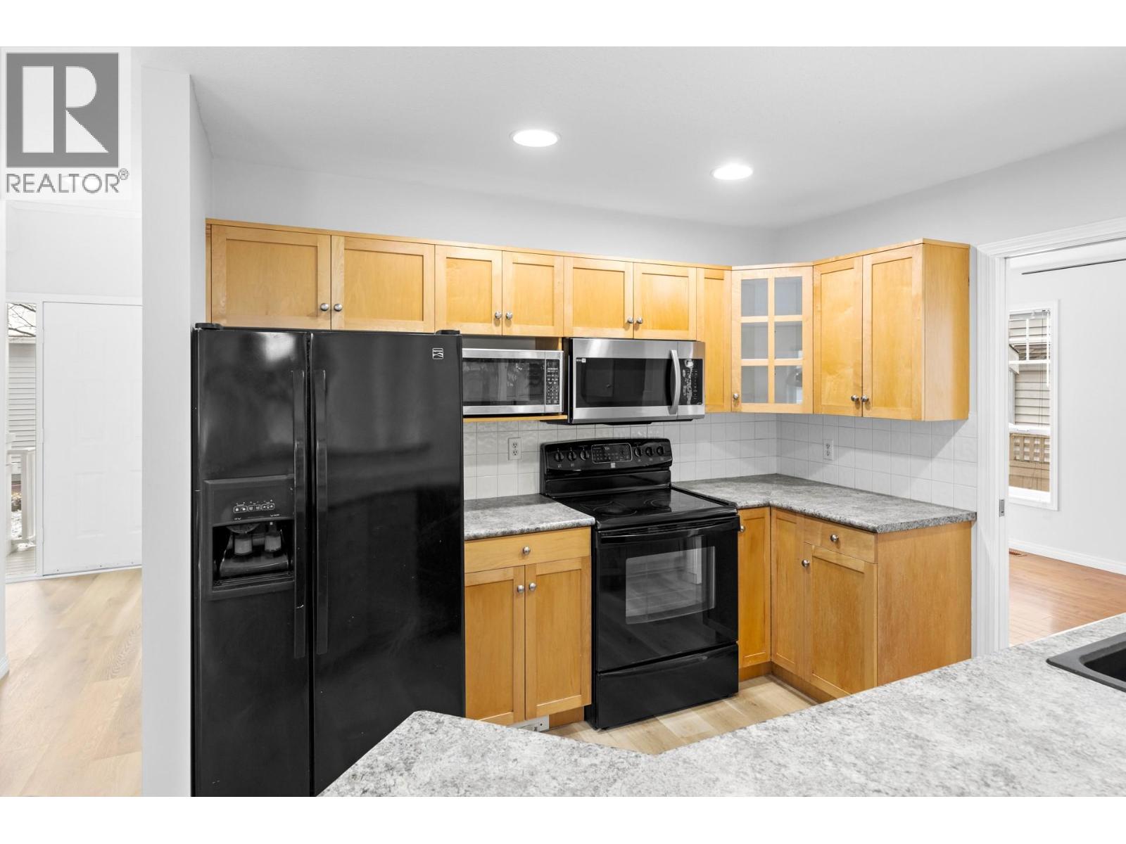 Picture for Unit #383, 665 Cook  Road https://www.cirrealty.ca/reb/bc/9/10365669_11.jpg