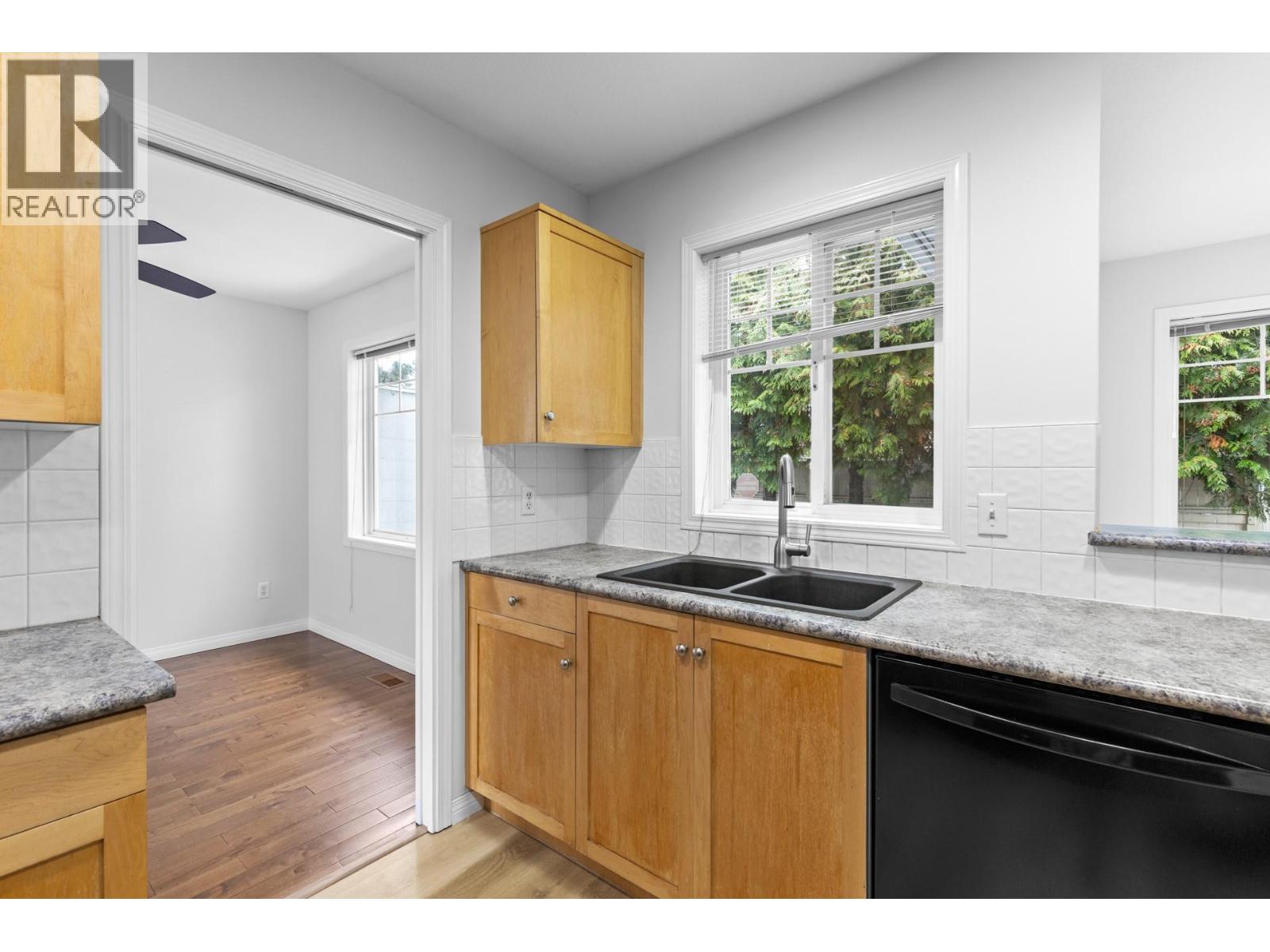 Picture for Unit #383, 665 Cook  Road https://www.cirrealty.ca/reb/bc/9/10365669_12.jpg