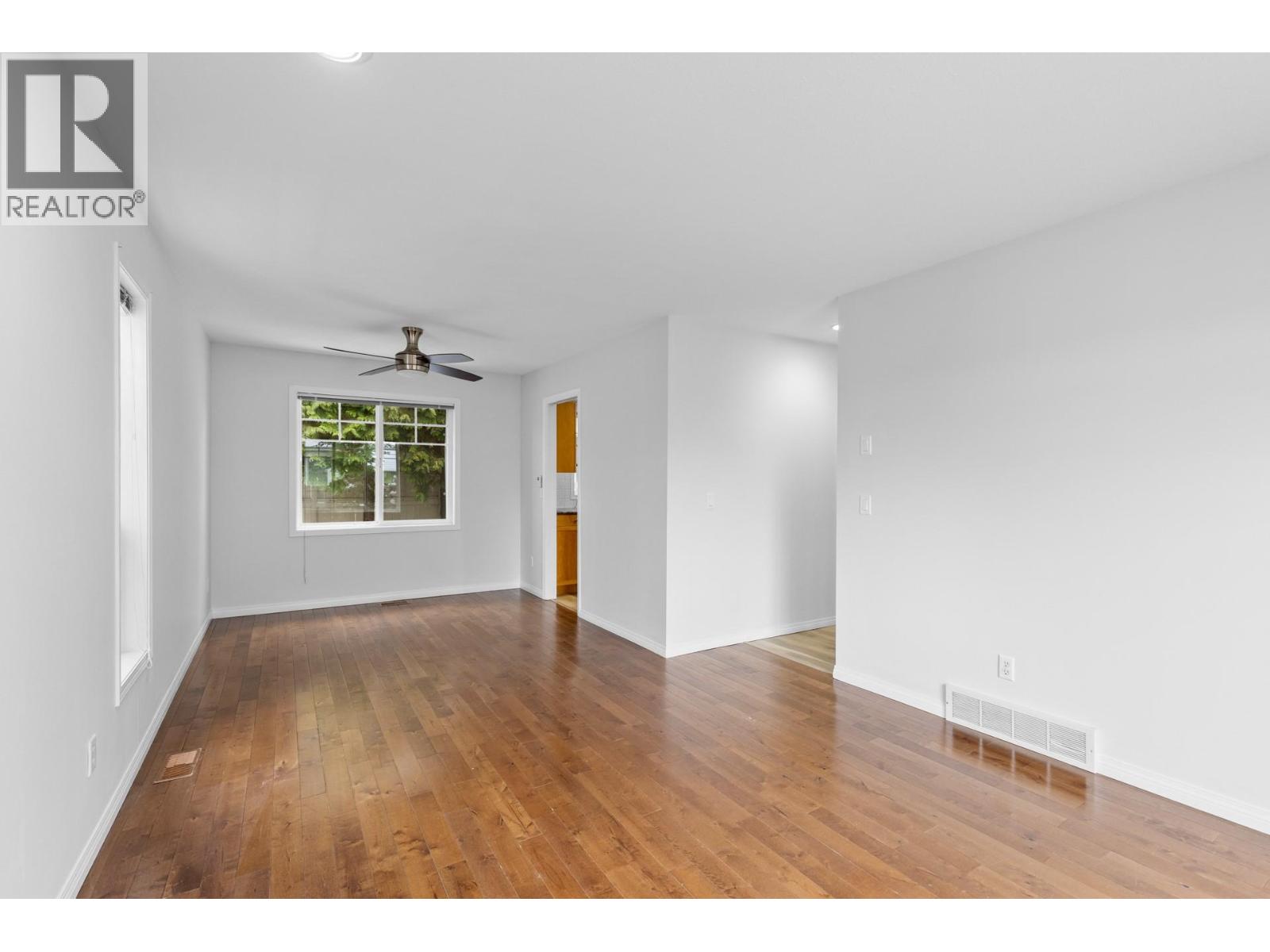 Picture for Unit #383, 665 Cook  Road https://www.cirrealty.ca/reb/bc/9/10365669_17.jpg