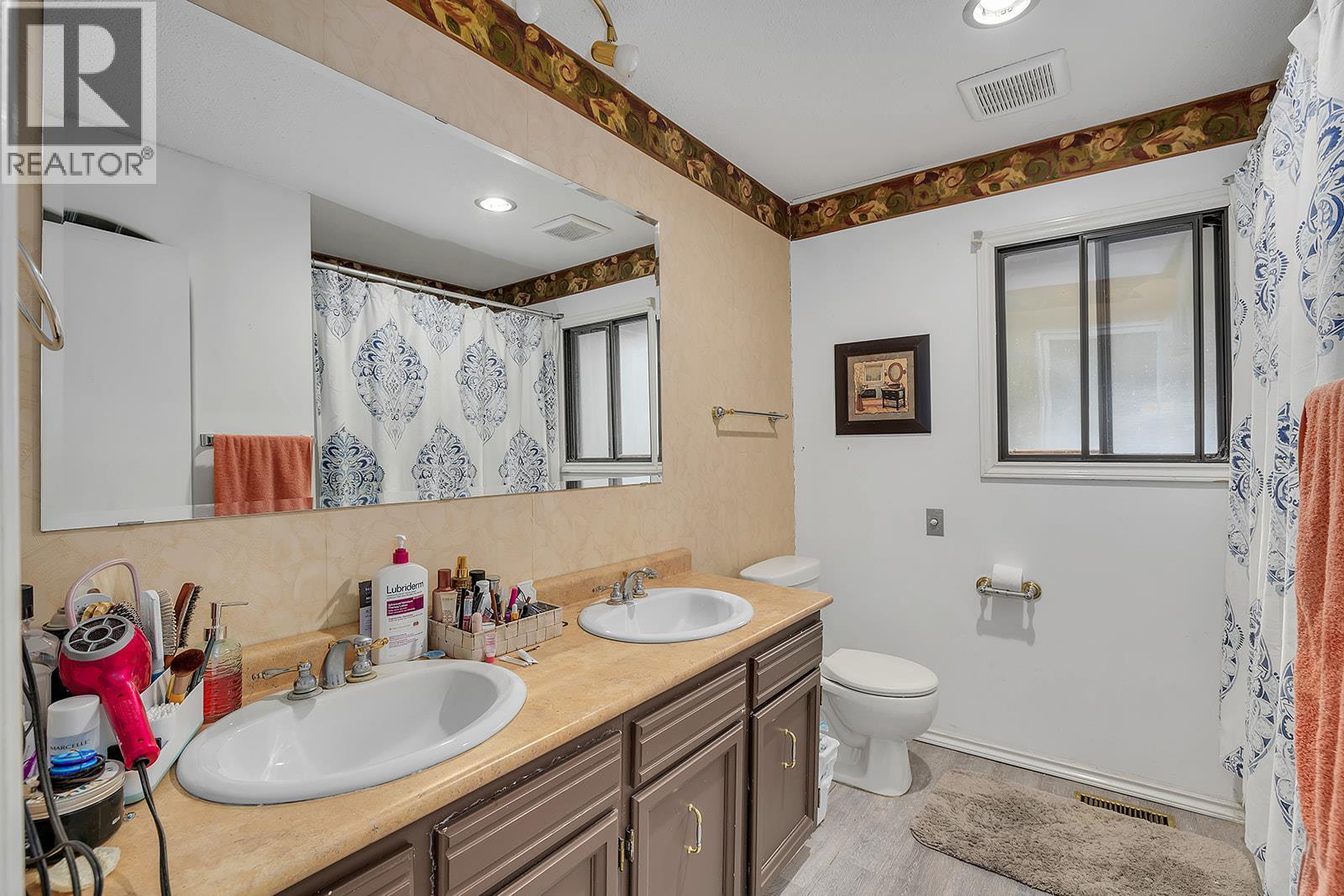 Picture for 154 Applebrooke  Crescent https://www.cirrealty.ca/reb/bc/9/10365739_19.jpg