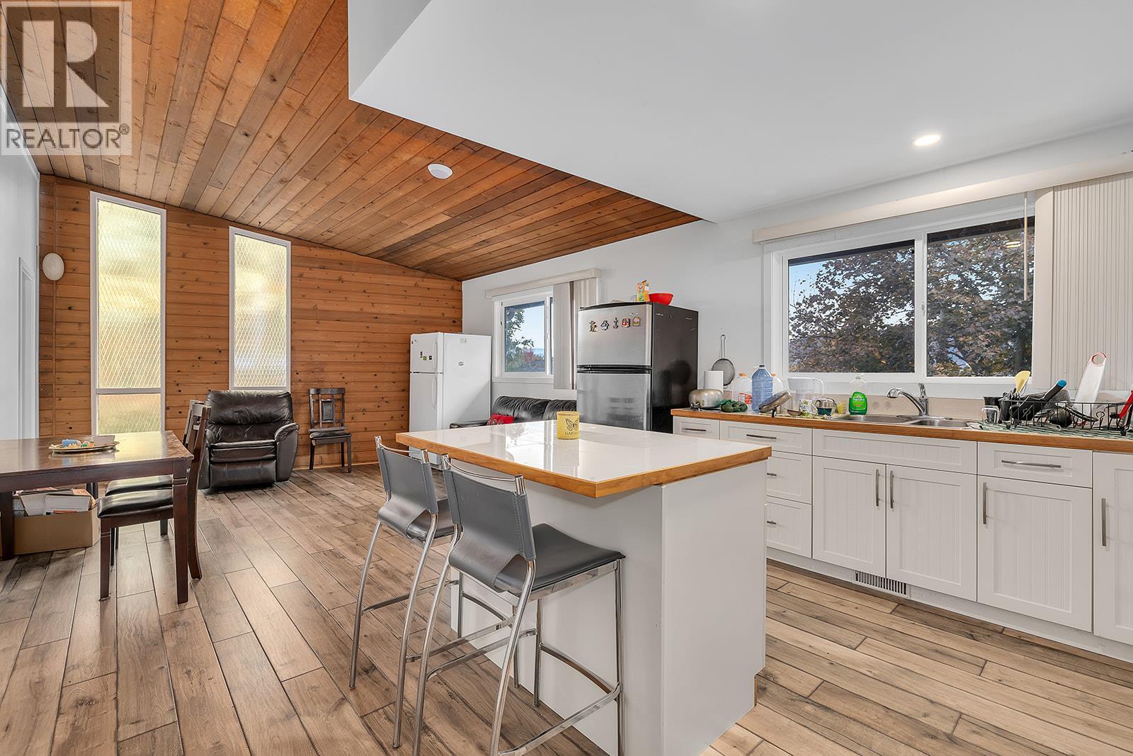 Picture for 154 Applebrooke  Crescent https://www.cirrealty.ca/reb/bc/9/10365739_22.jpg