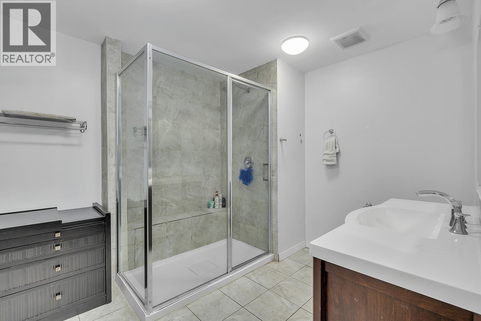 Picture for 154 Applebrooke  Crescent https://www.cirrealty.ca/reb/bc/9/10365739_27.jpg