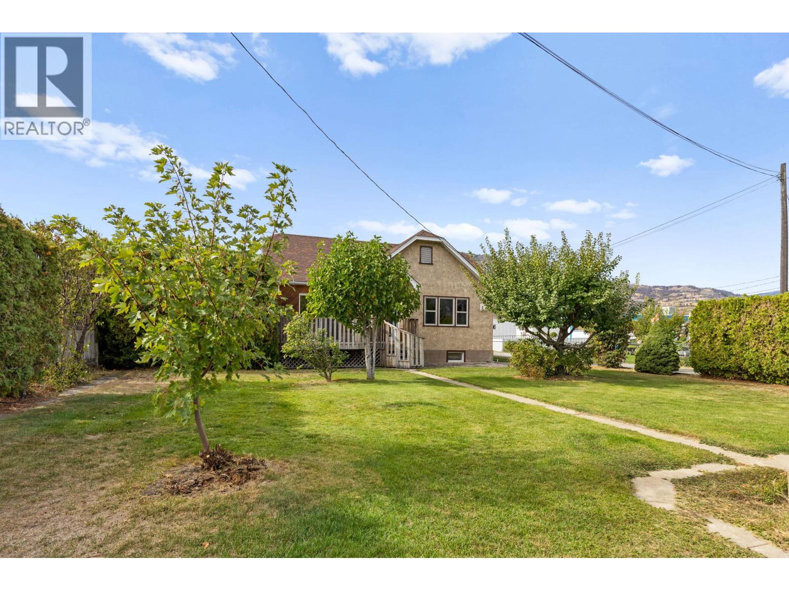 Picture for 7612 97th  Street https://www.cirrealty.ca/reb/bc/9/10365929_12.jpg