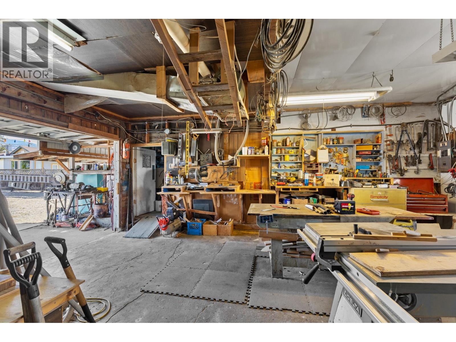 Picture for 7612 97th  Street https://www.cirrealty.ca/reb/bc/9/10365929_20.jpg