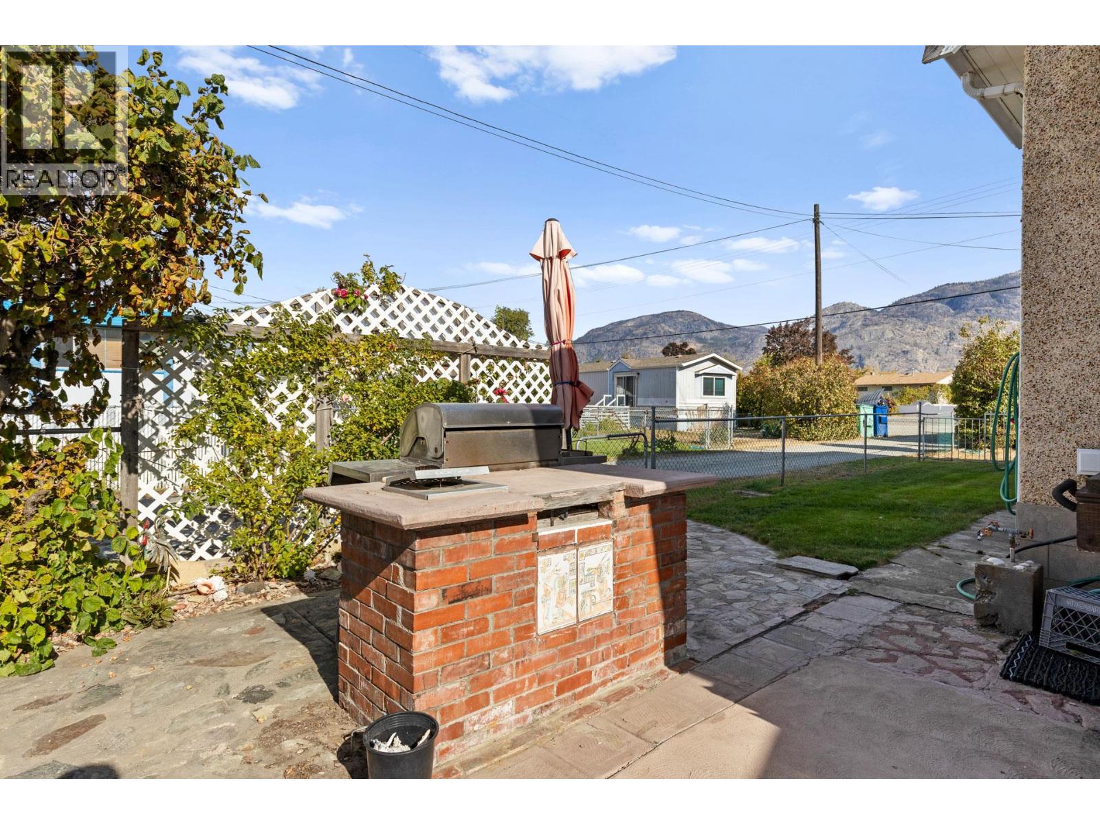 Picture for 7612 97th  Street https://www.cirrealty.ca/reb/bc/9/10365929_31.jpg