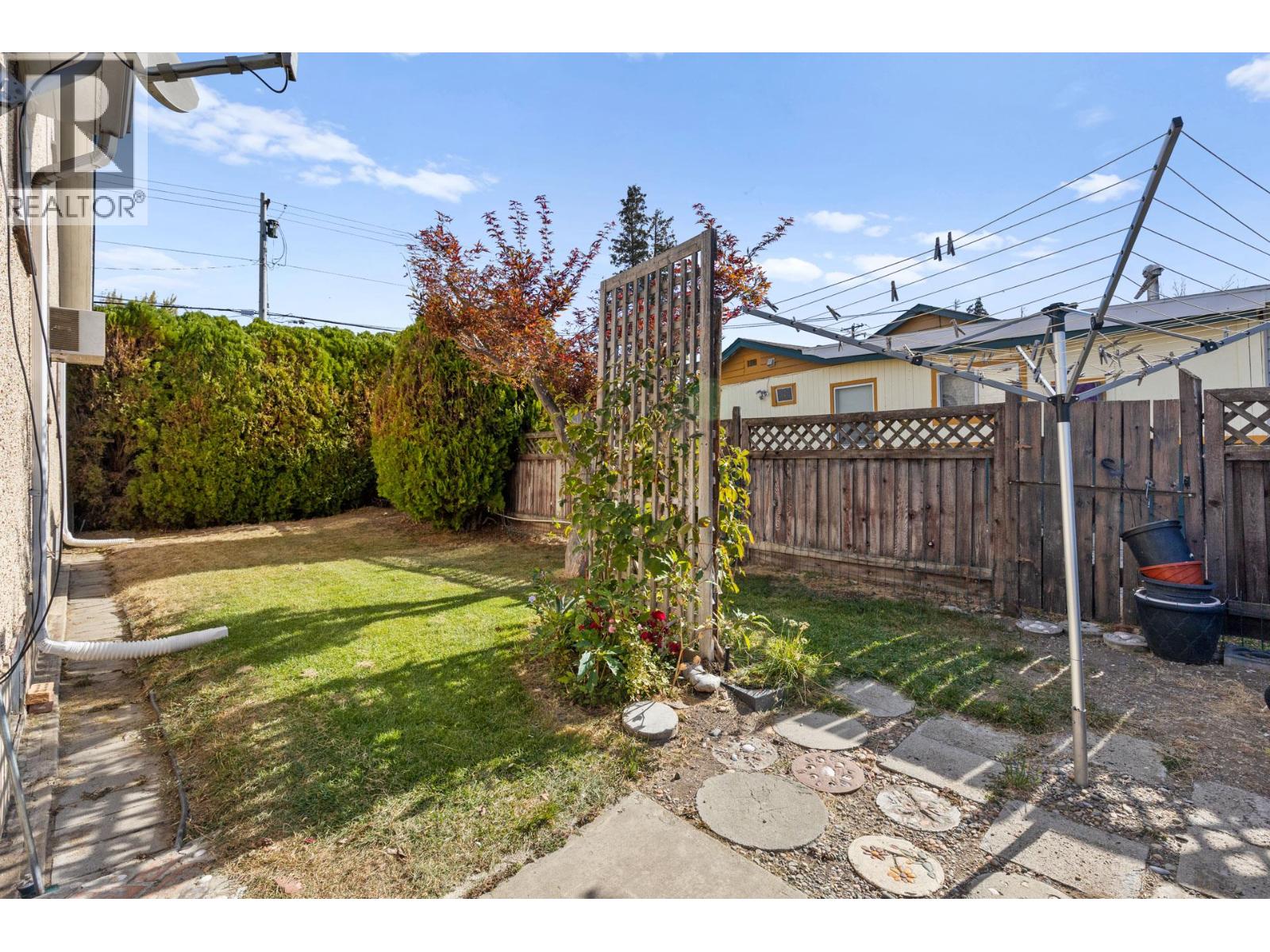 Picture for 7612 97th  Street https://www.cirrealty.ca/reb/bc/9/10365929_35.jpg