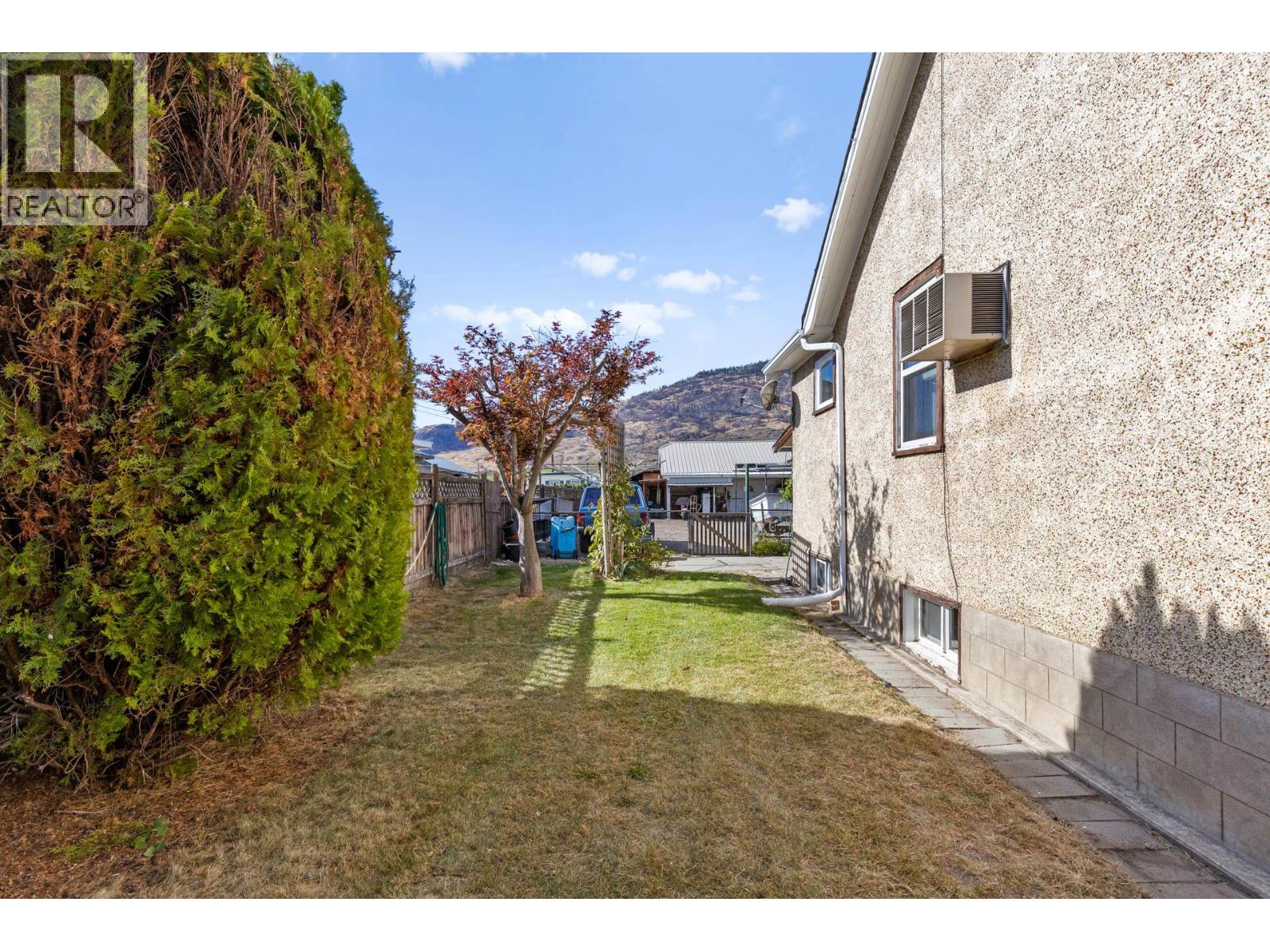 Picture for 7612 97th  Street https://www.cirrealty.ca/reb/bc/9/10365929_36.jpg