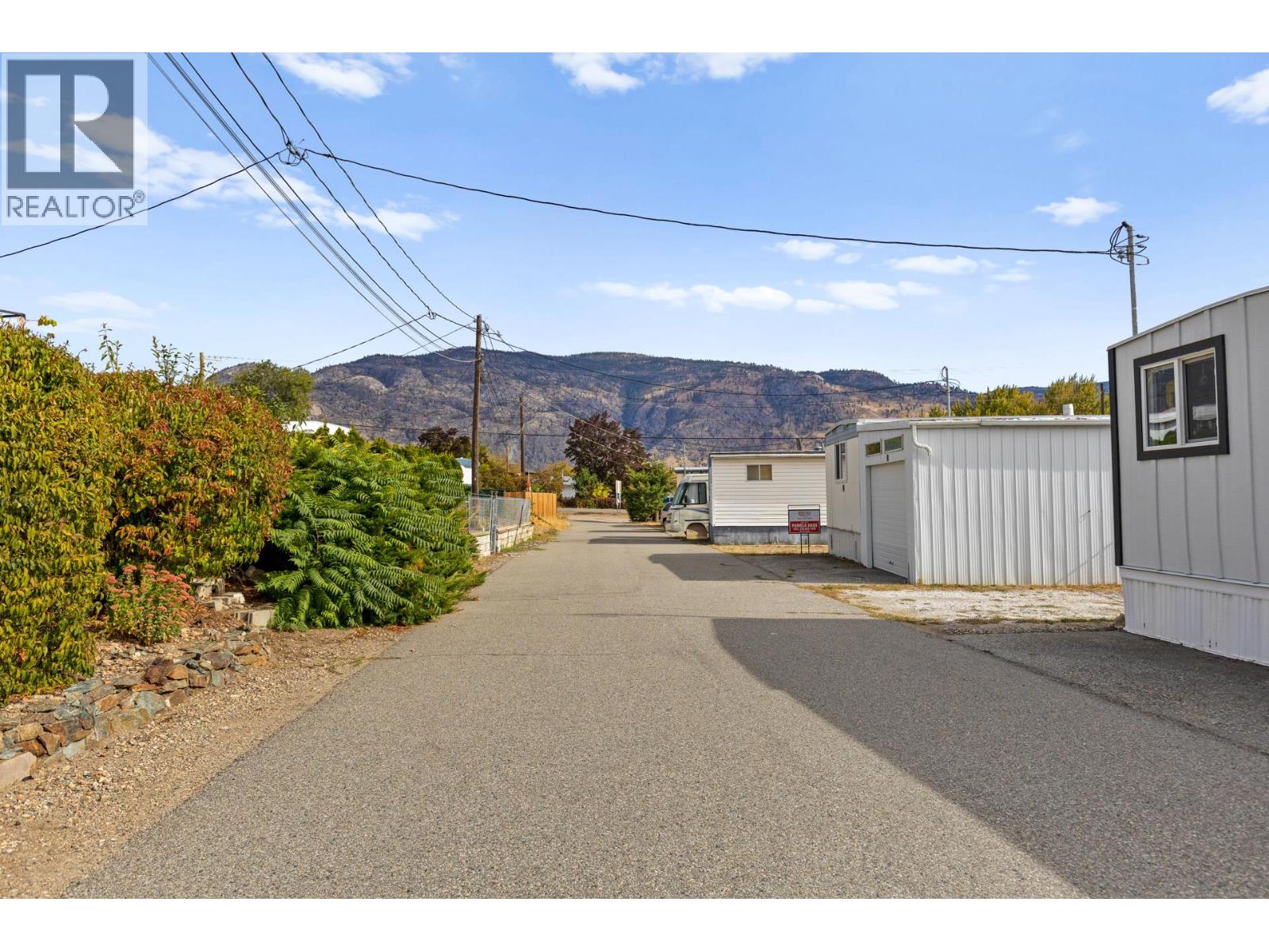 Picture for 7612 97th  Street https://www.cirrealty.ca/reb/bc/9/10365929_40.jpg