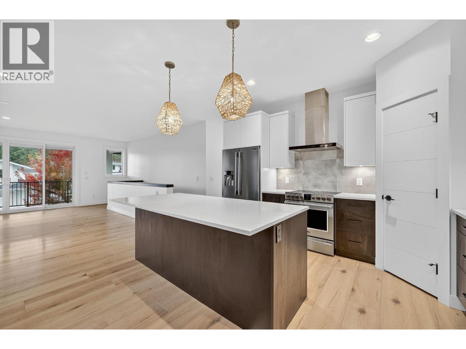 Picture for 135 Echo Ridge  Drive https://www.cirrealty.ca/reb/bc/9/10365999_10.jpg