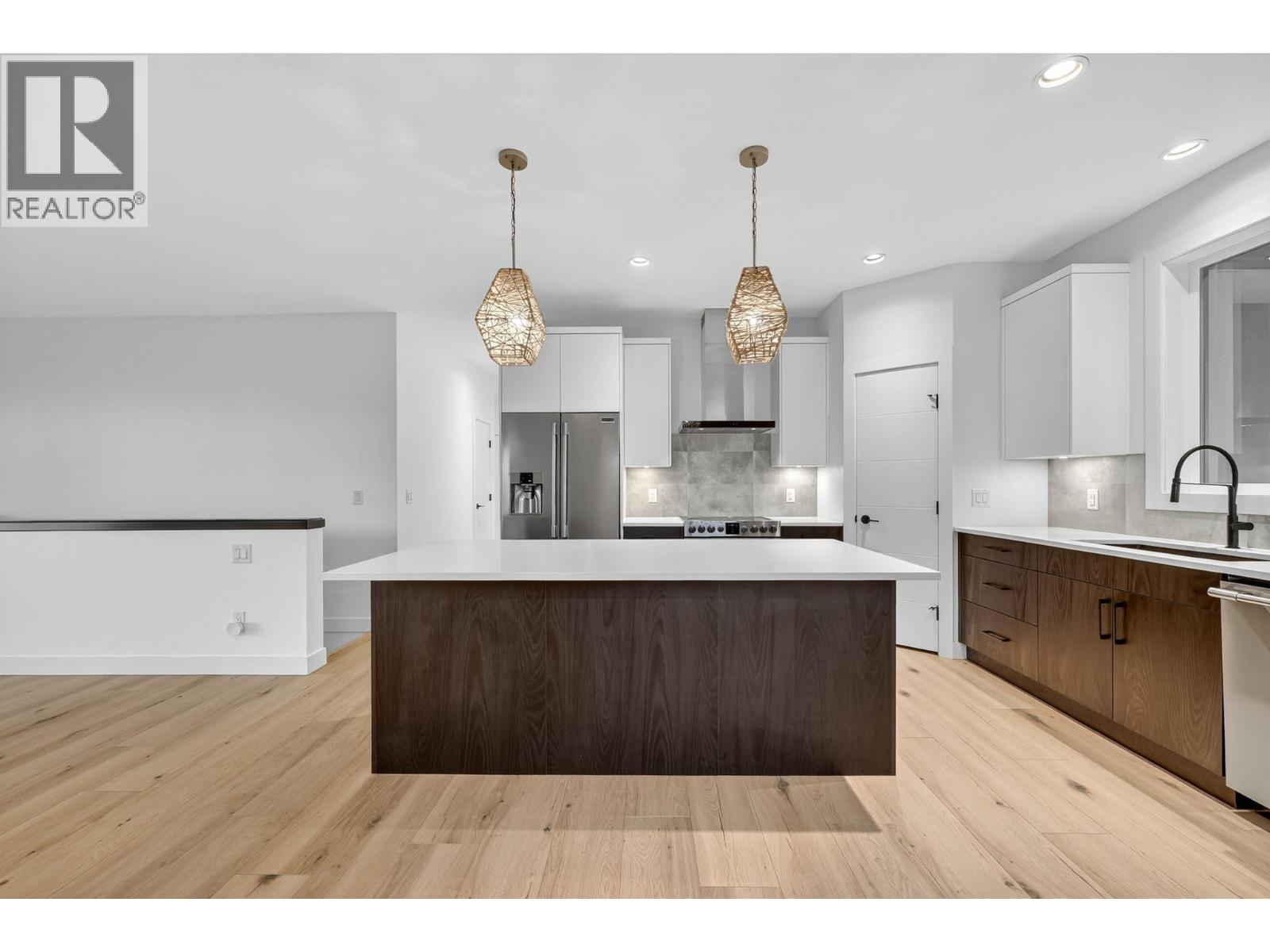 Picture for 135 Echo Ridge  Drive https://www.cirrealty.ca/reb/bc/9/10365999_12.jpg