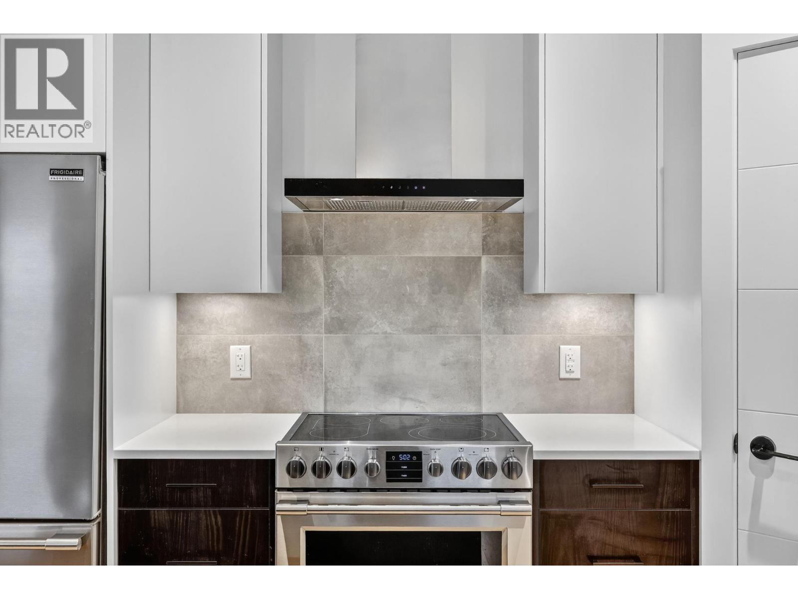 Picture for 135 Echo Ridge  Drive https://www.cirrealty.ca/reb/bc/9/10365999_13.jpg