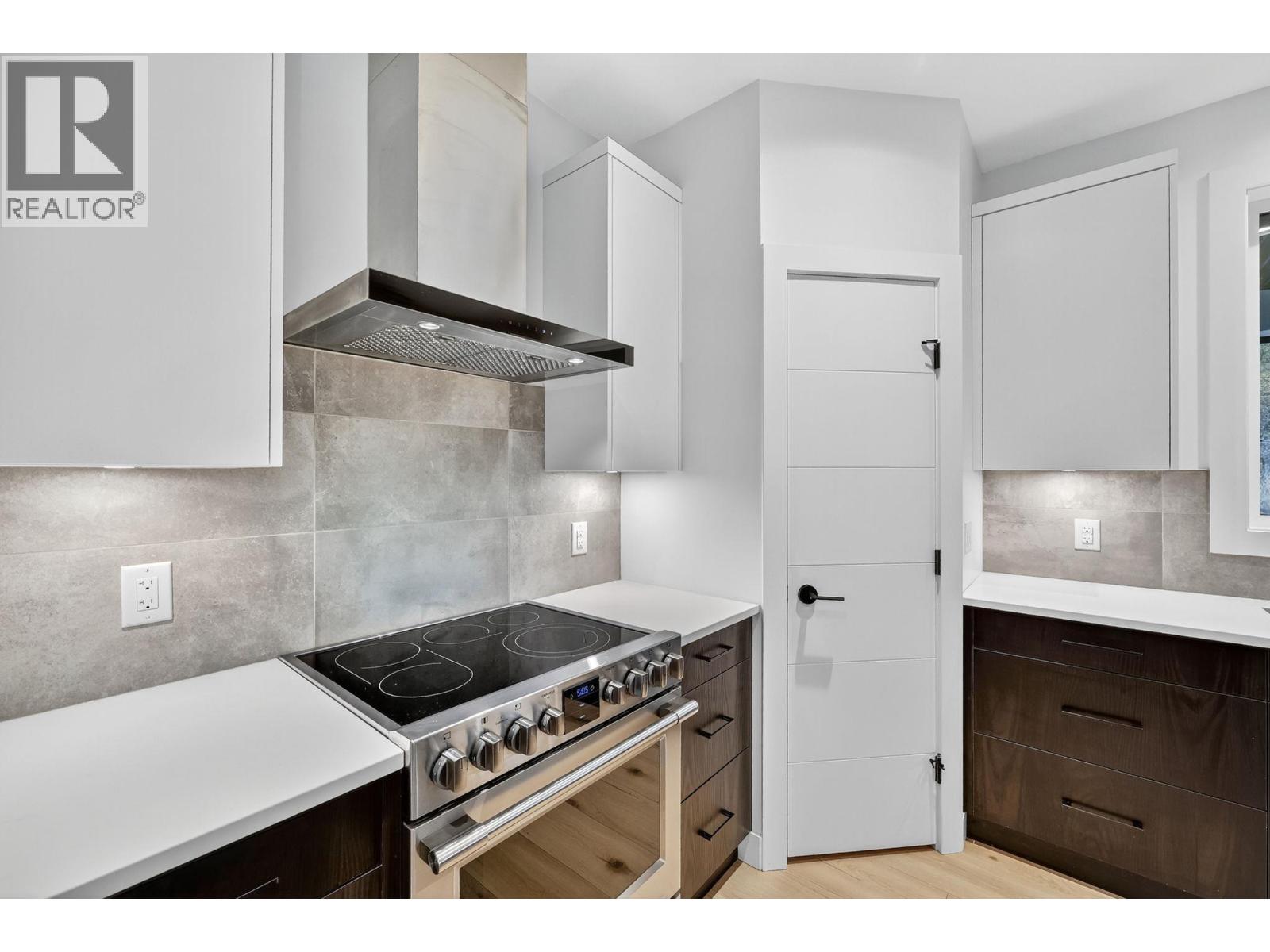 Picture for 135 Echo Ridge  Drive https://www.cirrealty.ca/reb/bc/9/10365999_14.jpg