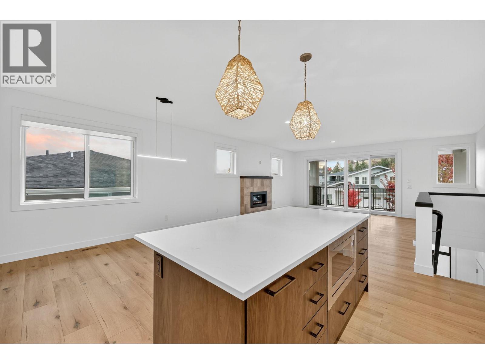 Picture for 135 Echo Ridge  Drive https://www.cirrealty.ca/reb/bc/9/10365999_15.jpg