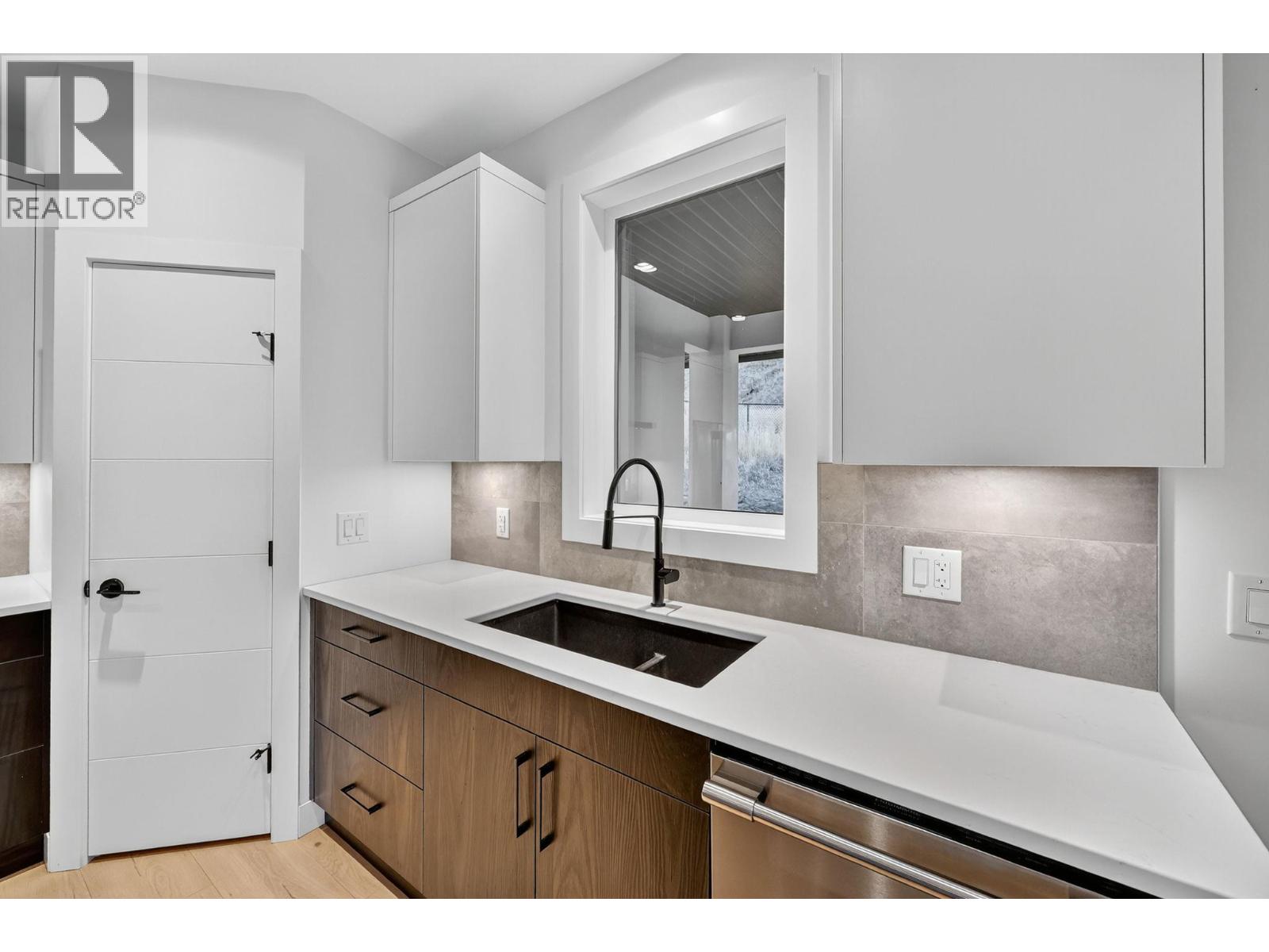 Picture for 135 Echo Ridge  Drive https://www.cirrealty.ca/reb/bc/9/10365999_17.jpg