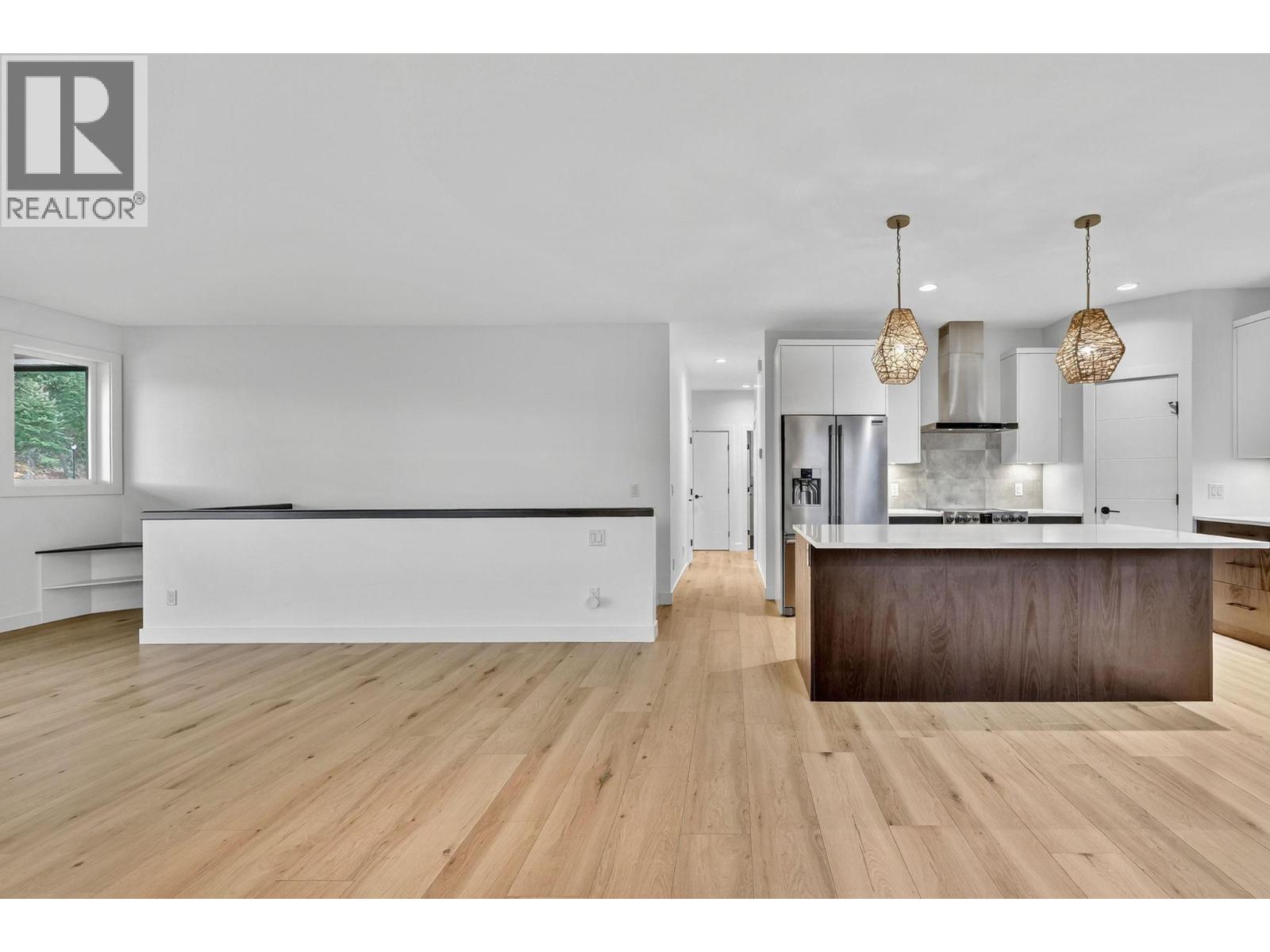 Picture for 135 Echo Ridge  Drive https://www.cirrealty.ca/reb/bc/9/10365999_20.jpg