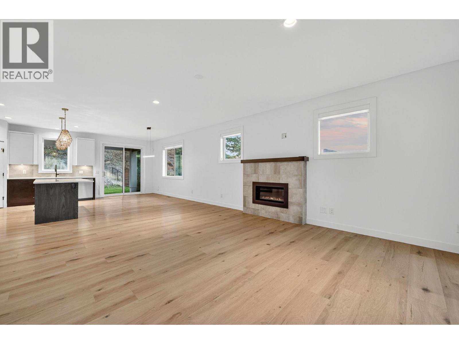 Picture for 135 Echo Ridge  Drive https://www.cirrealty.ca/reb/bc/9/10365999_22.jpg