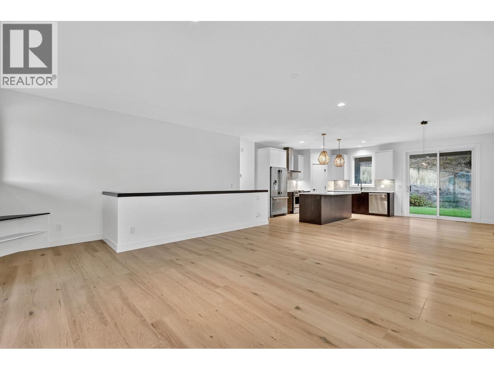 Picture for 135 Echo Ridge  Drive https://www.cirrealty.ca/reb/bc/9/10365999_23.jpg