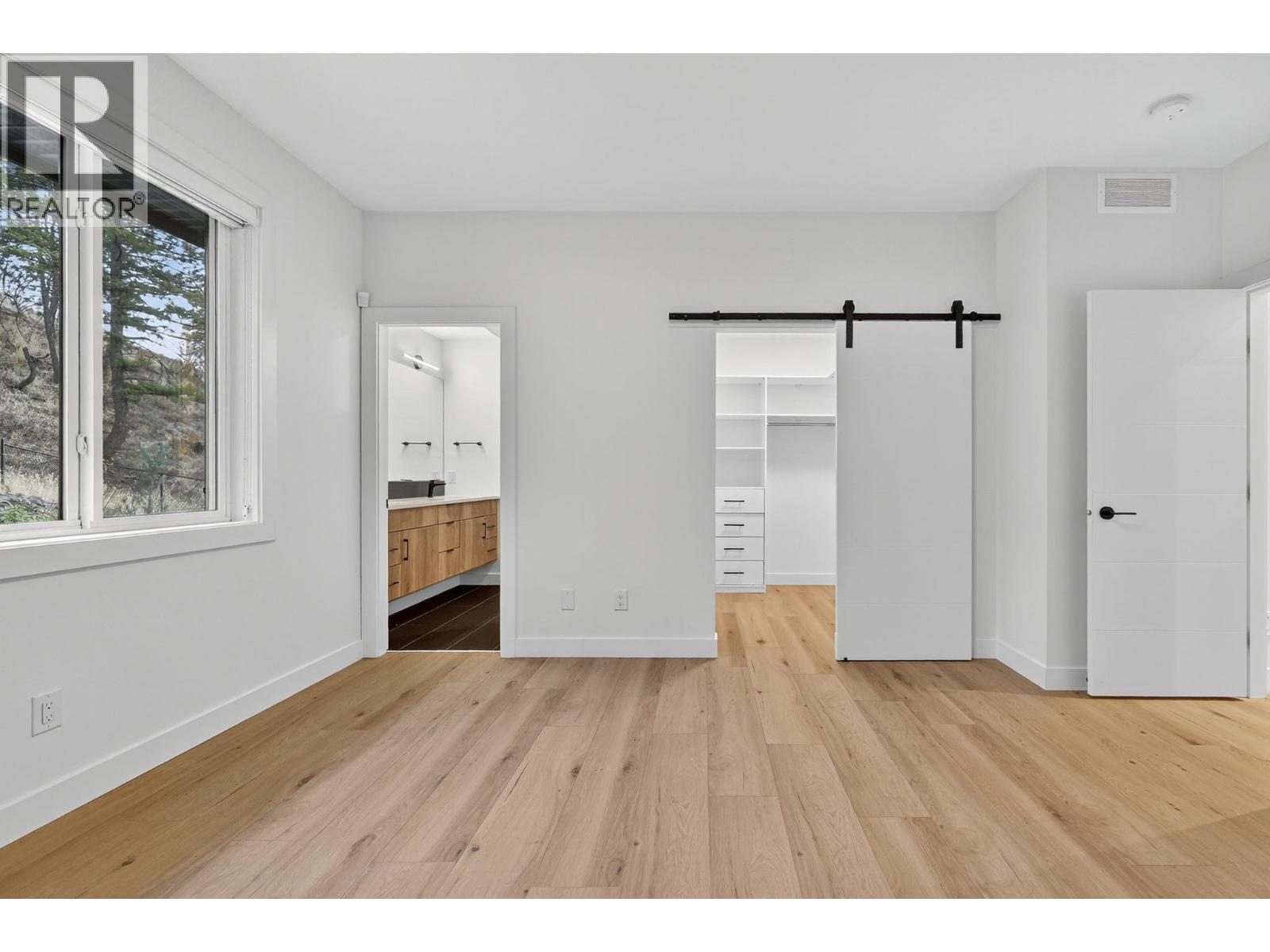 Picture for 135 Echo Ridge  Drive https://www.cirrealty.ca/reb/bc/9/10365999_32.jpg