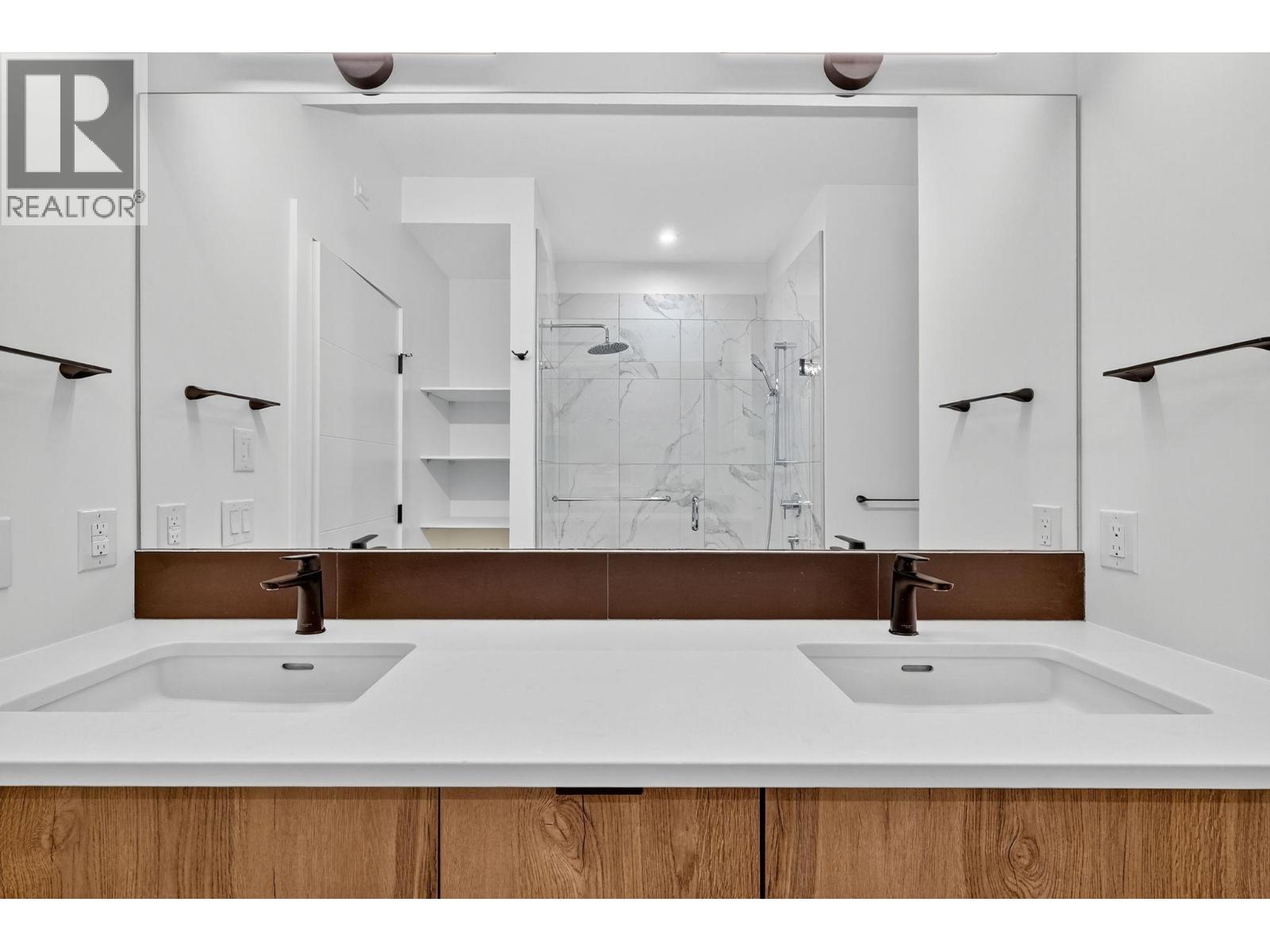 Picture for 135 Echo Ridge  Drive https://www.cirrealty.ca/reb/bc/9/10365999_35.jpg