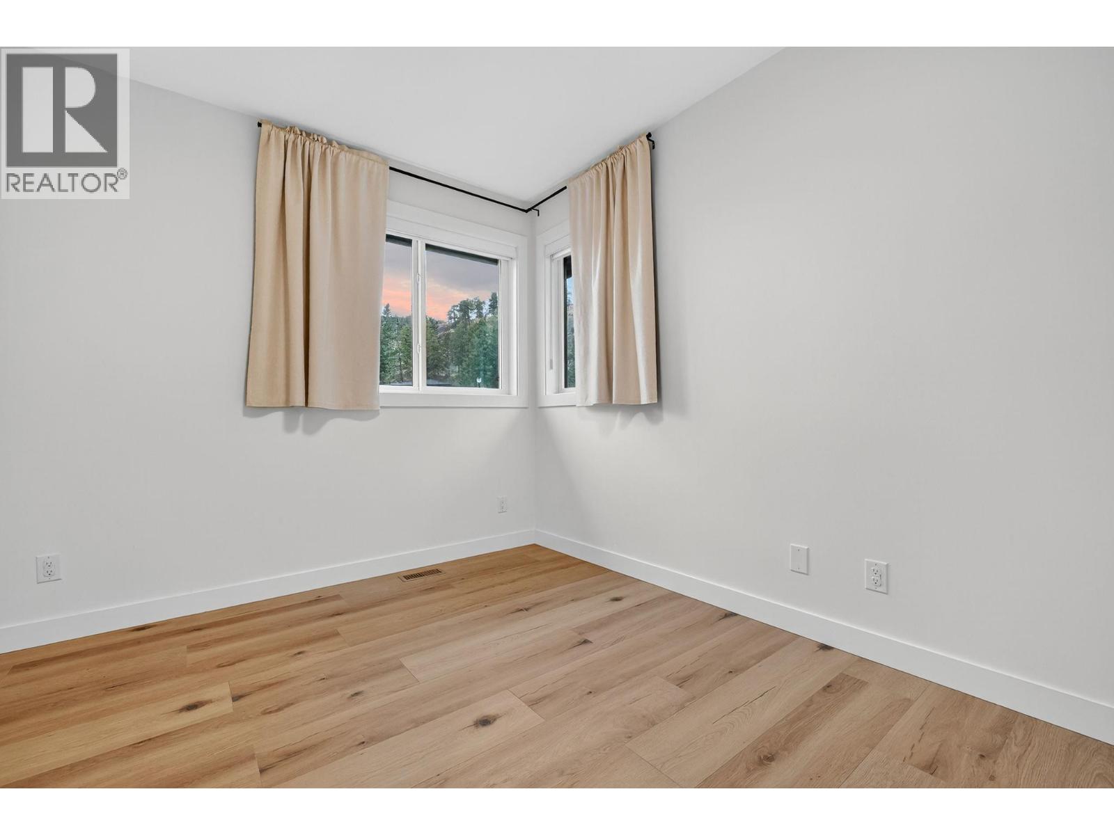 Picture for 135 Echo Ridge  Drive https://www.cirrealty.ca/reb/bc/9/10365999_37.jpg