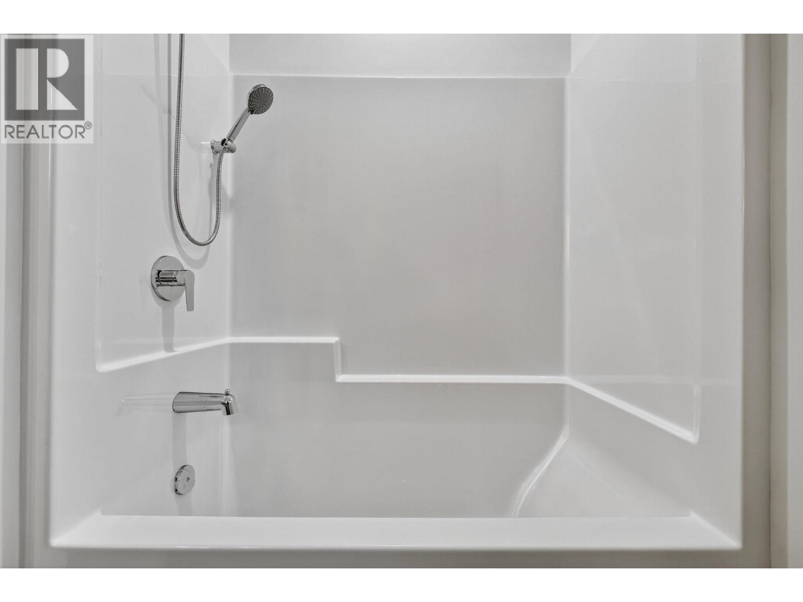 Picture for 135 Echo Ridge  Drive https://www.cirrealty.ca/reb/bc/9/10365999_42.jpg