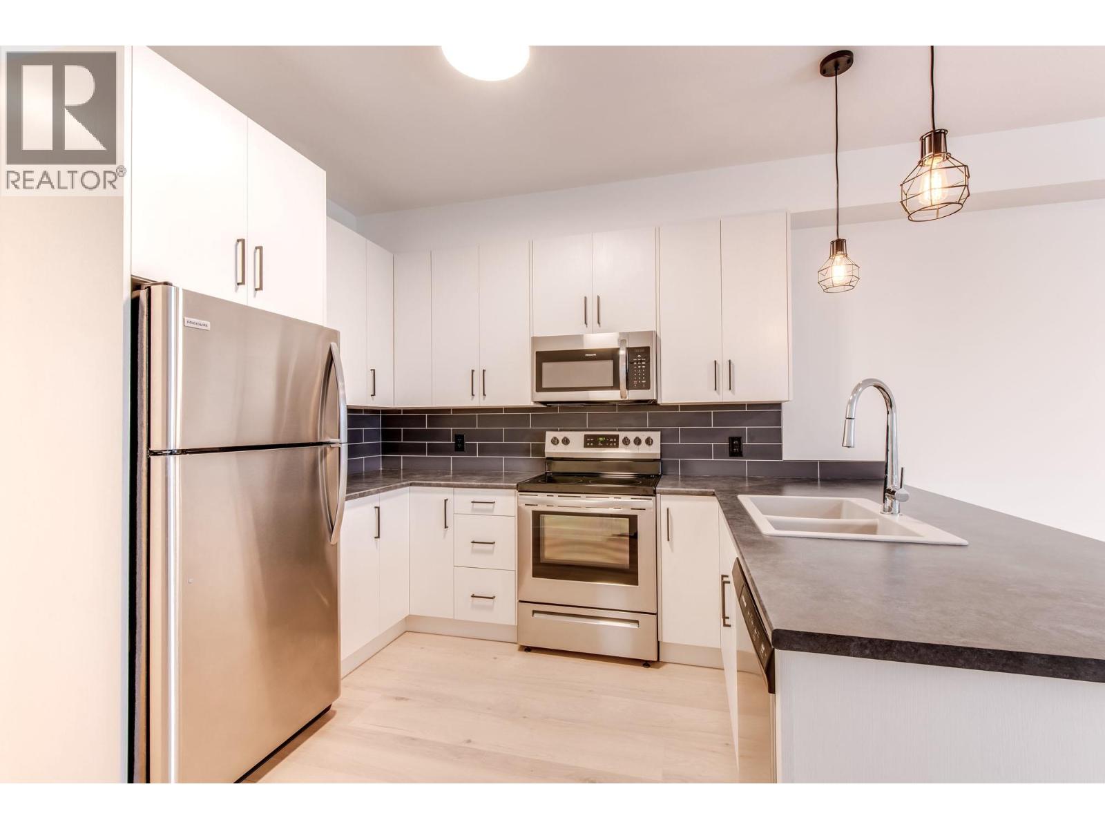 Picture for 135 Echo Ridge  Drive https://www.cirrealty.ca/reb/bc/9/10365999_46.jpg