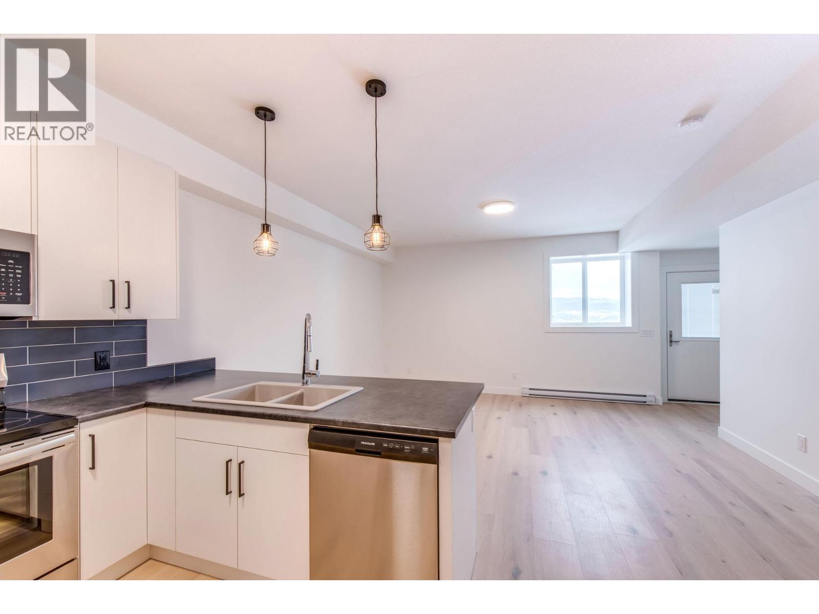 Picture for 135 Echo Ridge  Drive https://www.cirrealty.ca/reb/bc/9/10365999_47.jpg