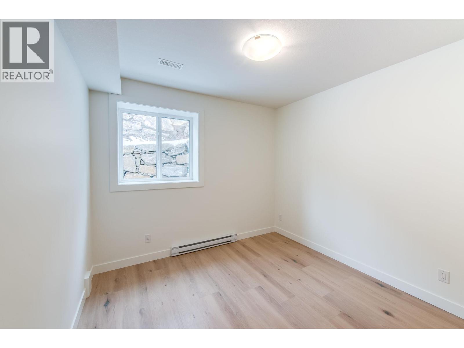 Picture for 135 Echo Ridge  Drive https://www.cirrealty.ca/reb/bc/9/10365999_48.jpg