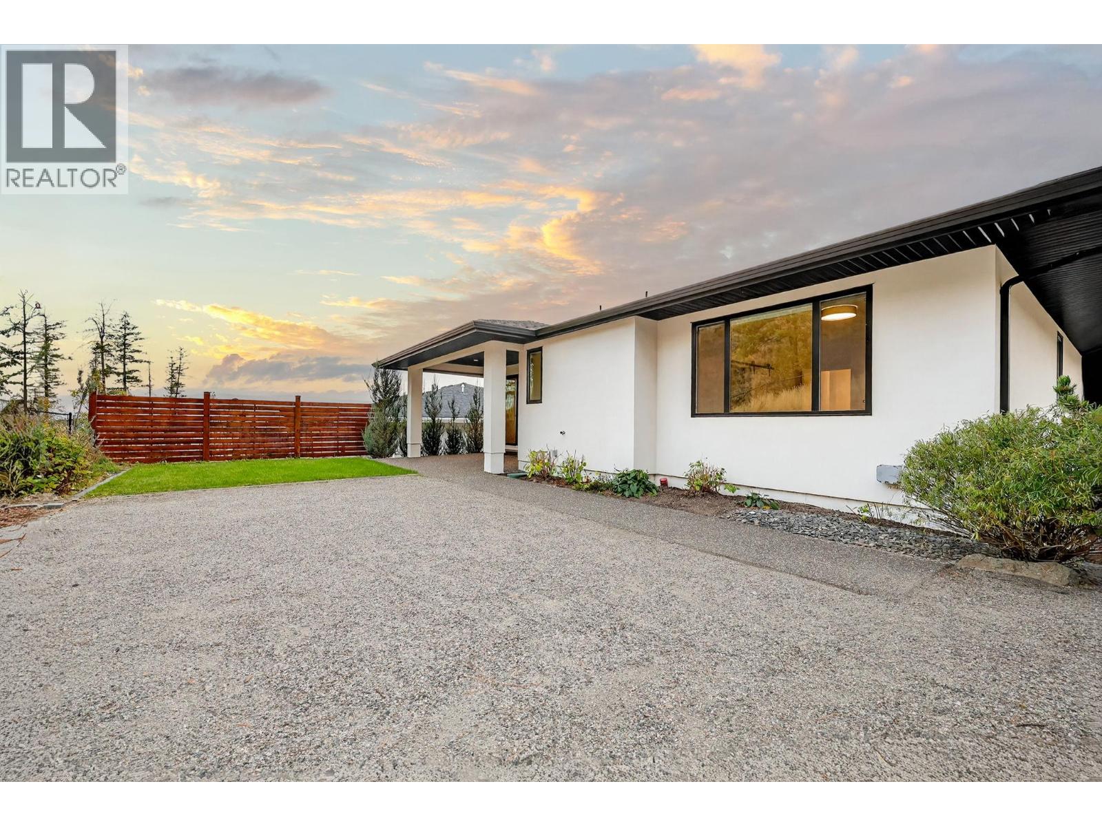 Picture for 135 Echo Ridge  Drive https://www.cirrealty.ca/reb/bc/9/10365999_55.jpg