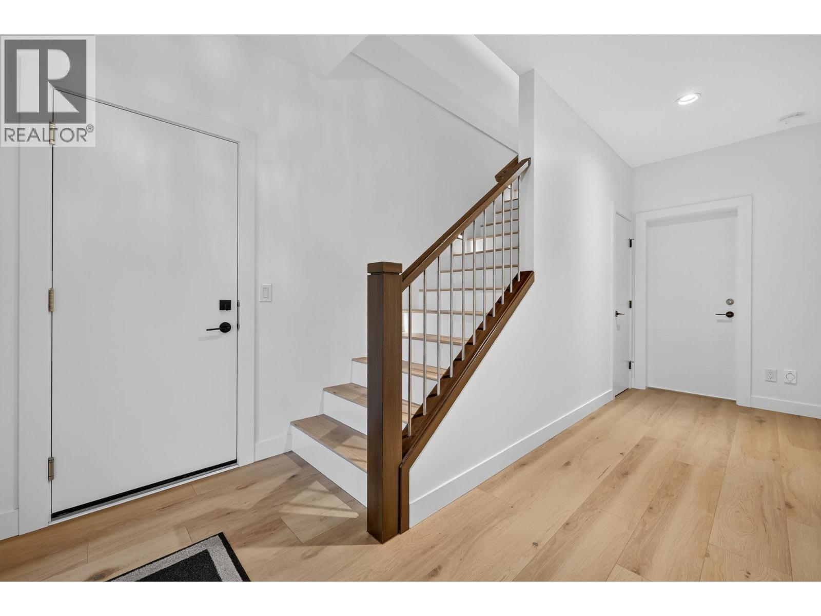 Picture for 135 Echo Ridge  Drive https://www.cirrealty.ca/reb/bc/9/10365999_9.jpg