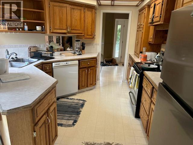 Picture for 3599 Lakeshore  Road https://www.cirrealty.ca/reb/bc/9/10366019_8.jpg