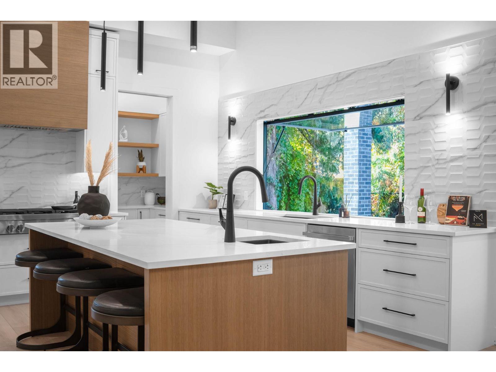 Picture for 4630 McClure  Road https://www.cirrealty.ca/reb/bc/9/10366039_10.jpg