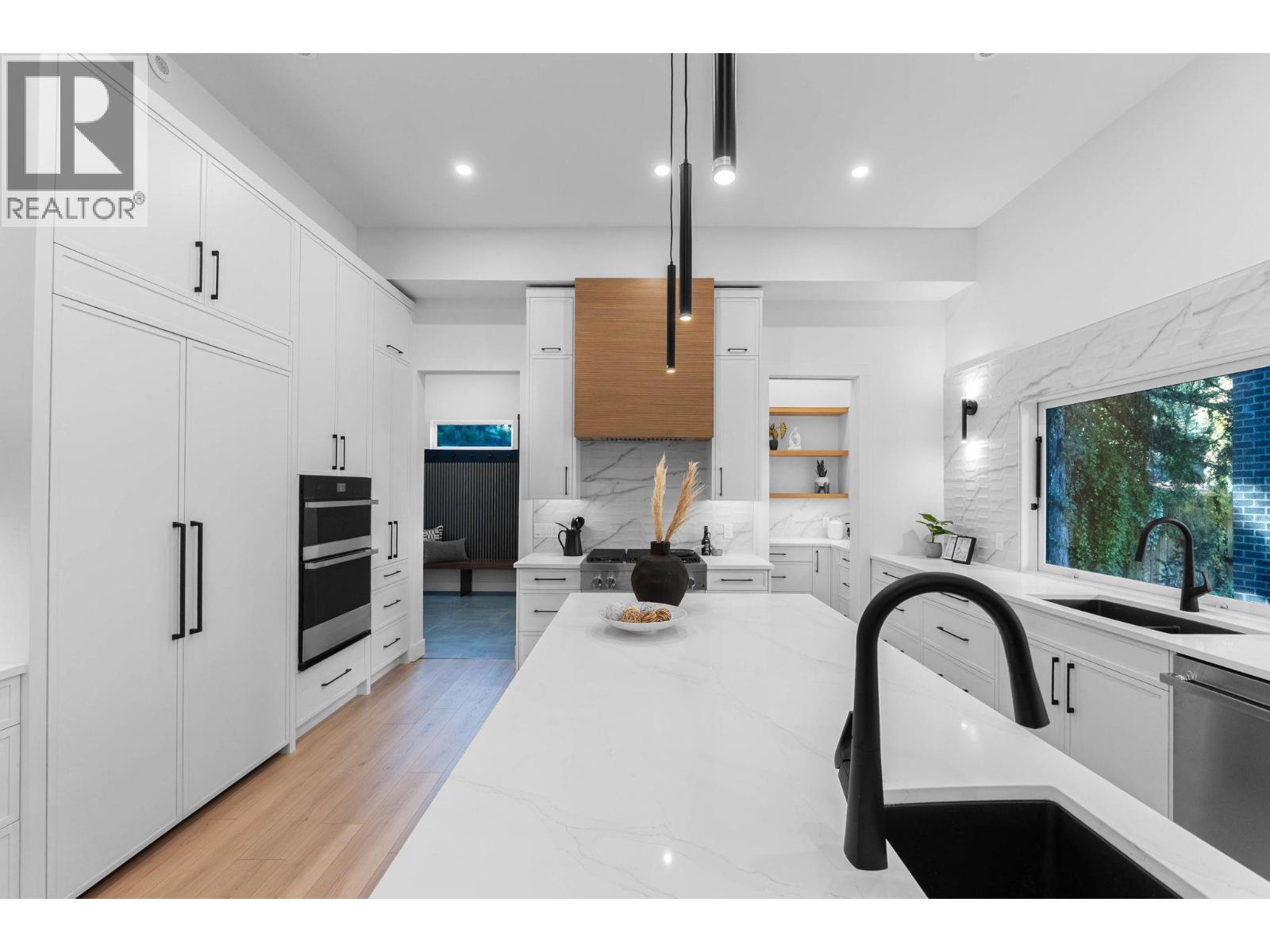 Picture for 4630 McClure  Road https://www.cirrealty.ca/reb/bc/9/10366039_11.jpg