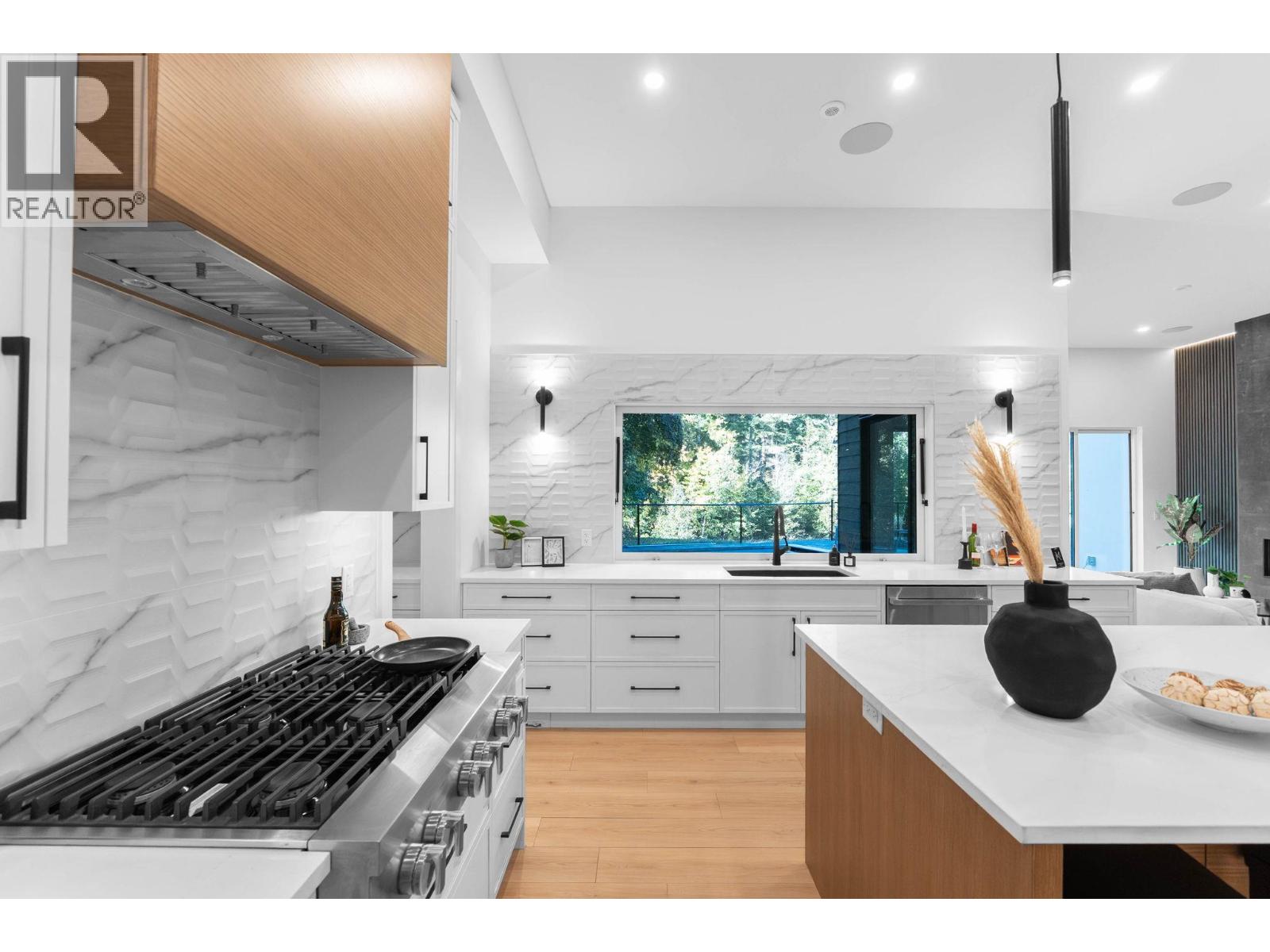 Picture for 4630 McClure  Road https://www.cirrealty.ca/reb/bc/9/10366039_12.jpg