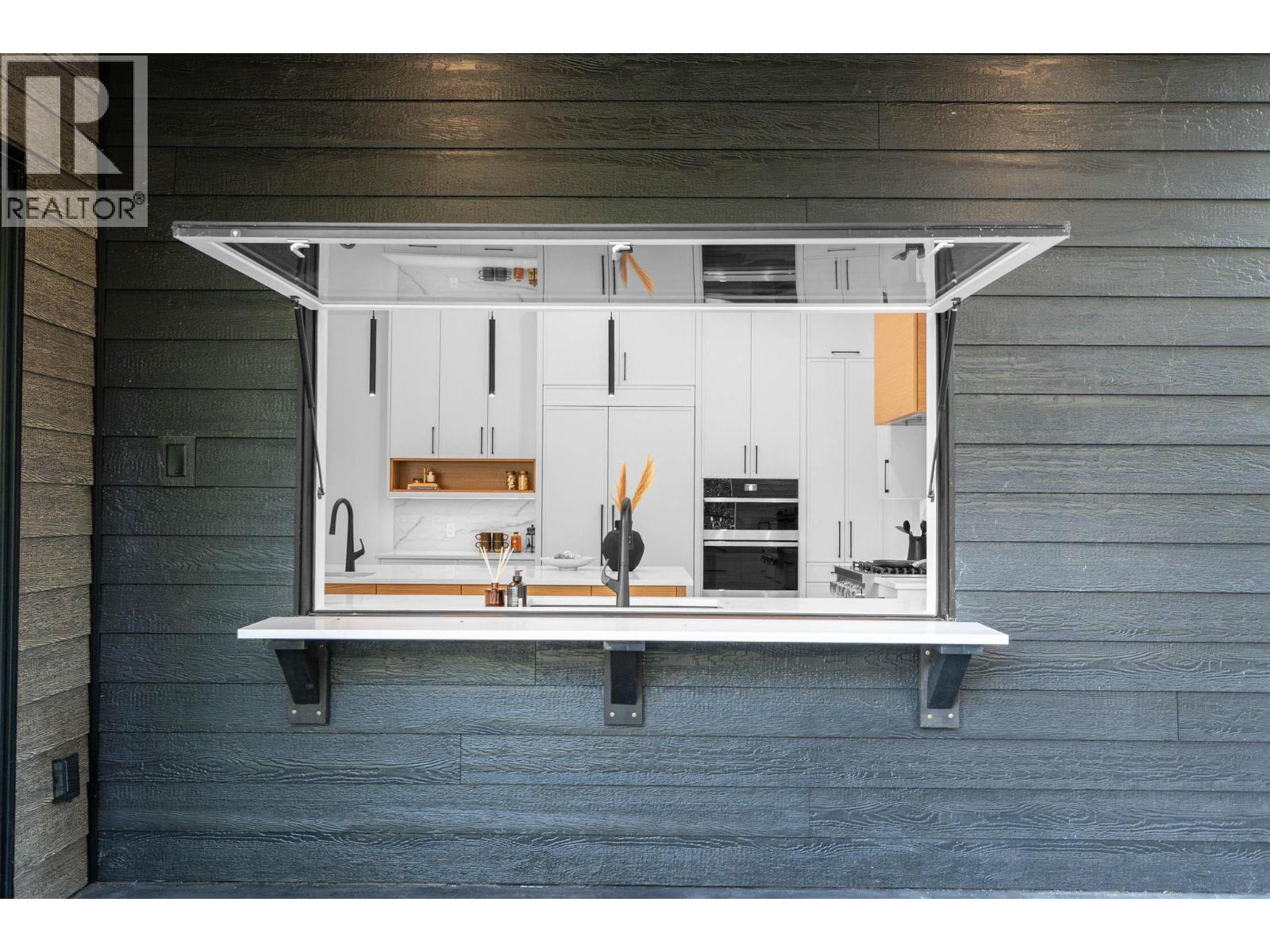 Picture for 4630 McClure  Road https://www.cirrealty.ca/reb/bc/9/10366039_15.jpg