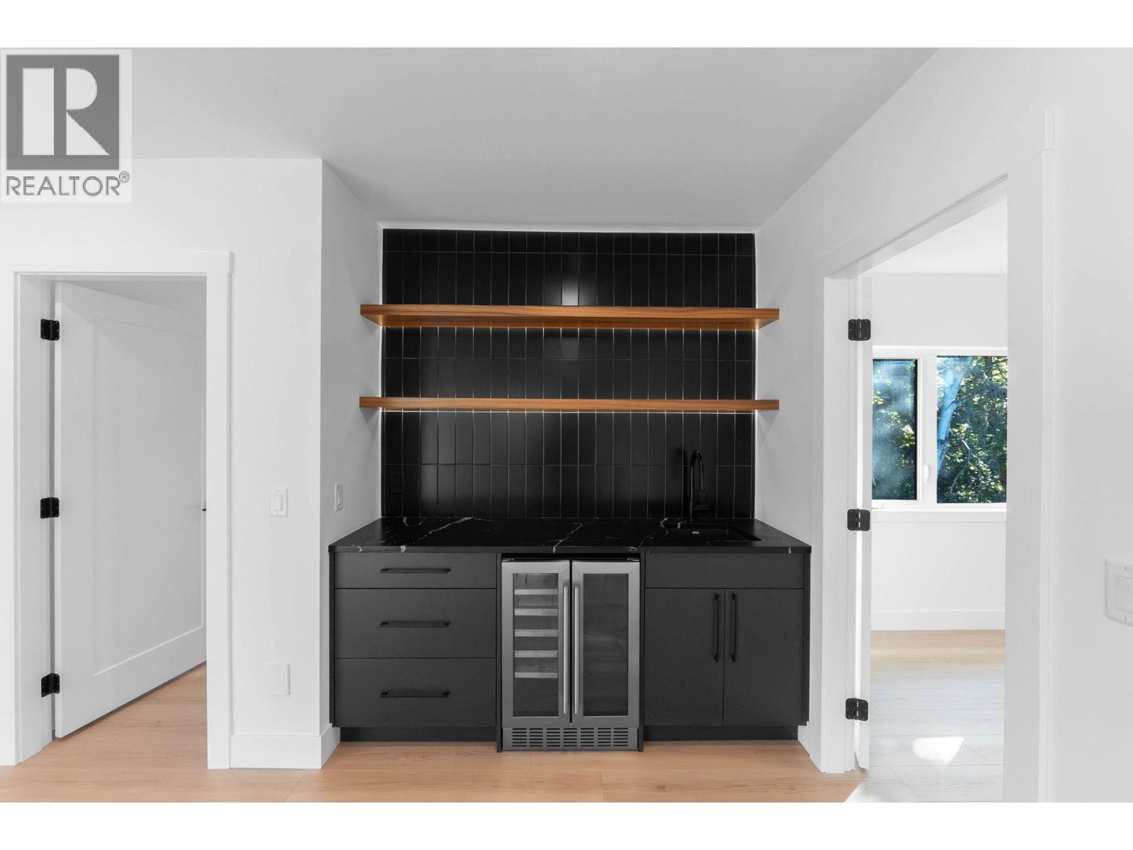 Picture for 4630 McClure  Road https://www.cirrealty.ca/reb/bc/9/10366039_42.jpg