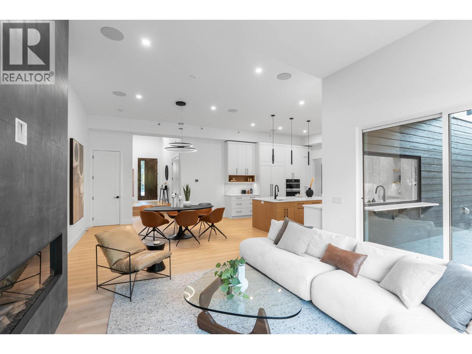 Picture for 4630 McClure  Road https://www.cirrealty.ca/reb/bc/9/10366039_7.jpg