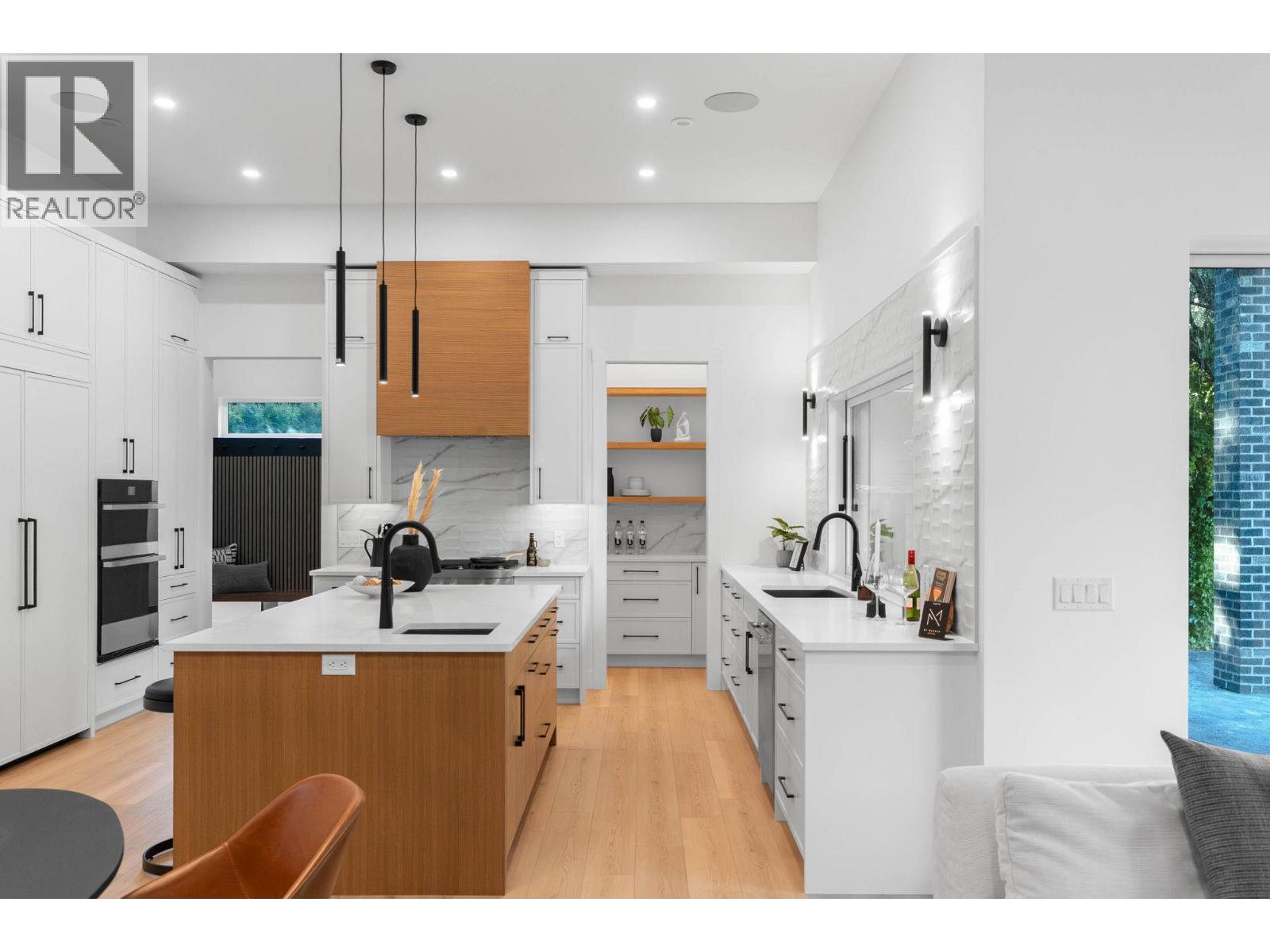 Picture for 4630 McClure  Road https://www.cirrealty.ca/reb/bc/9/10366039_9.jpg