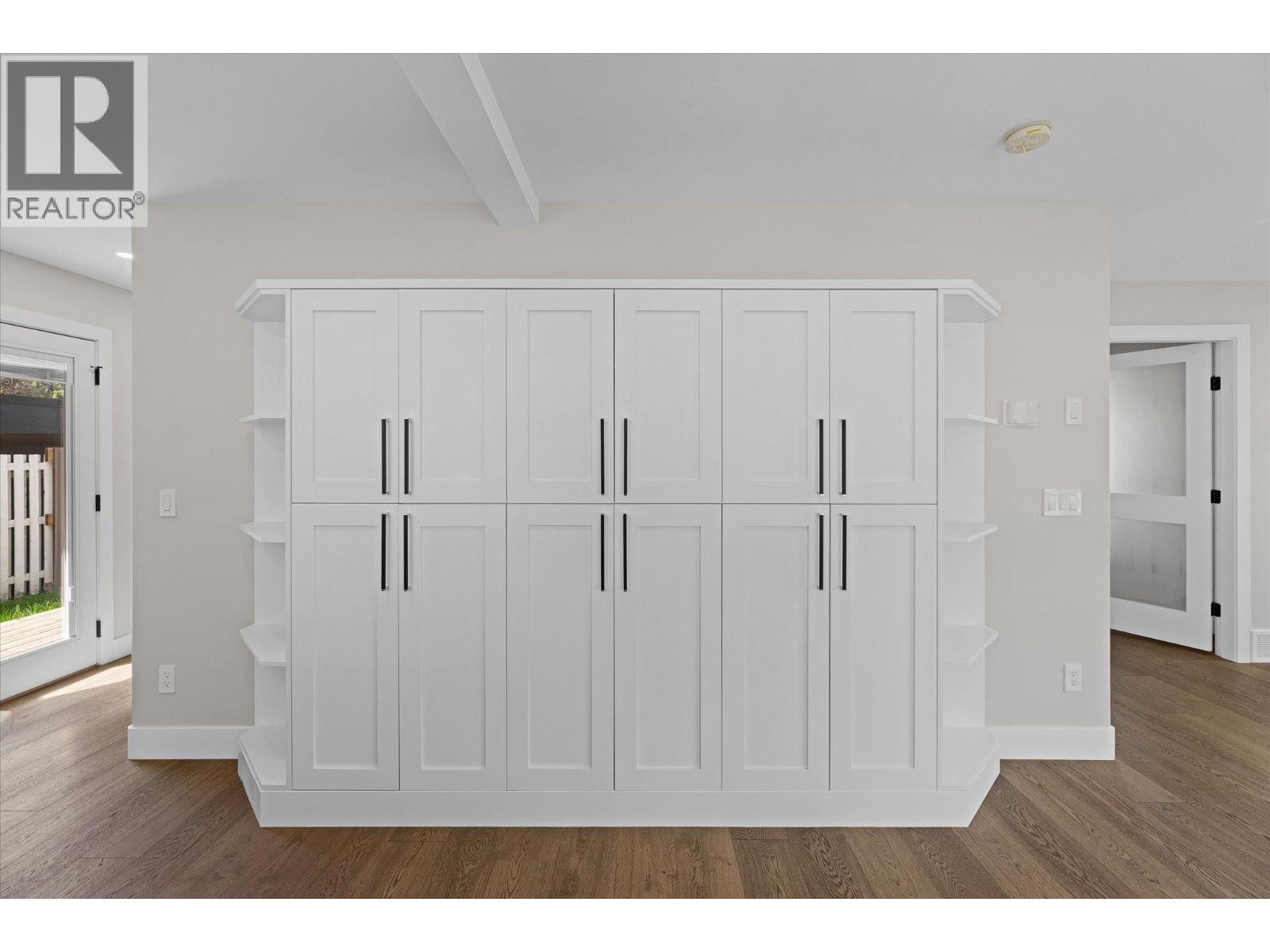 Picture for 530 Rowcliffe  Avenue https://www.cirrealty.ca/reb/bc/9/10366279_14.jpg