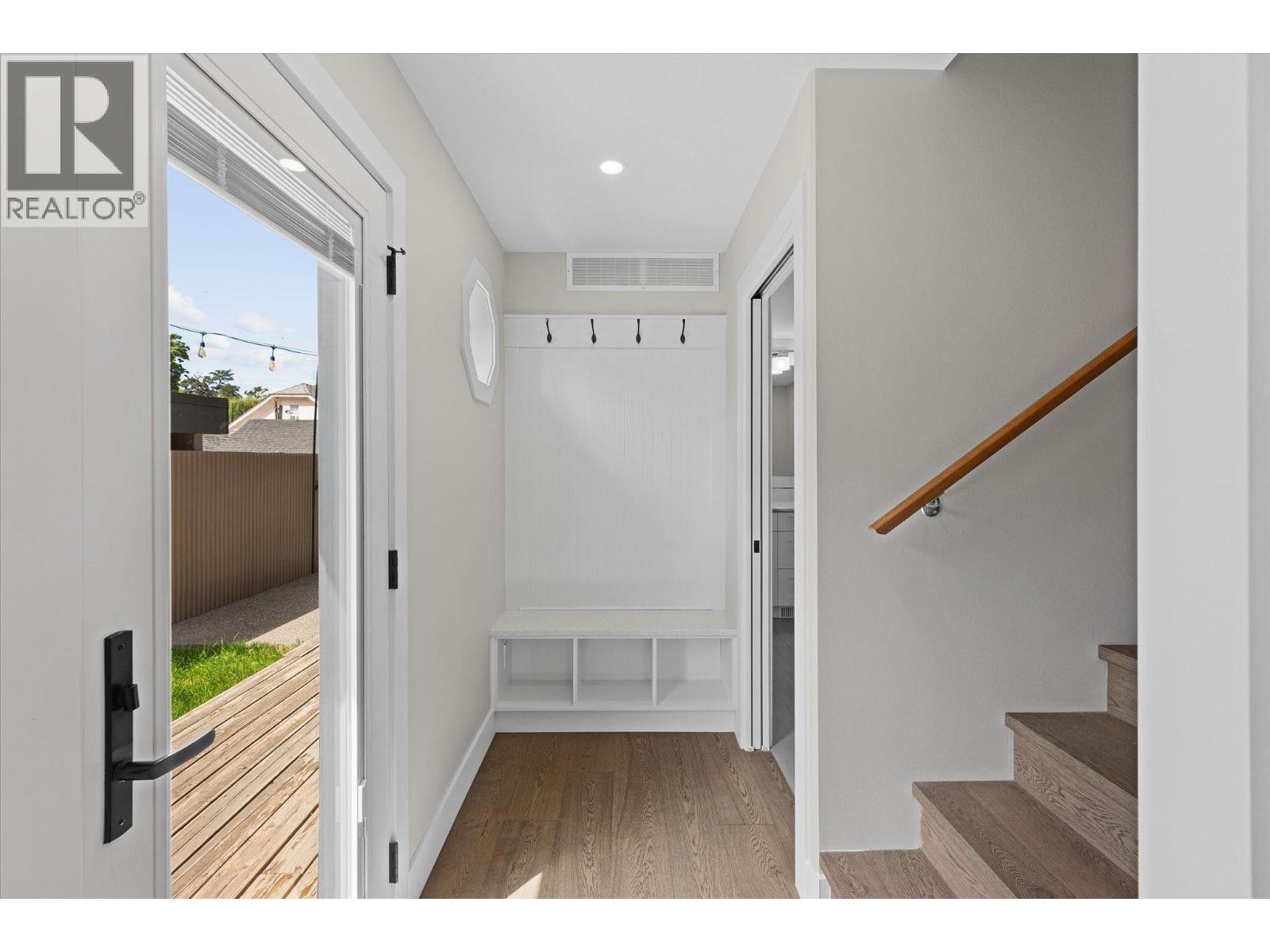 Picture for 530 Rowcliffe  Avenue https://www.cirrealty.ca/reb/bc/9/10366279_17.jpg