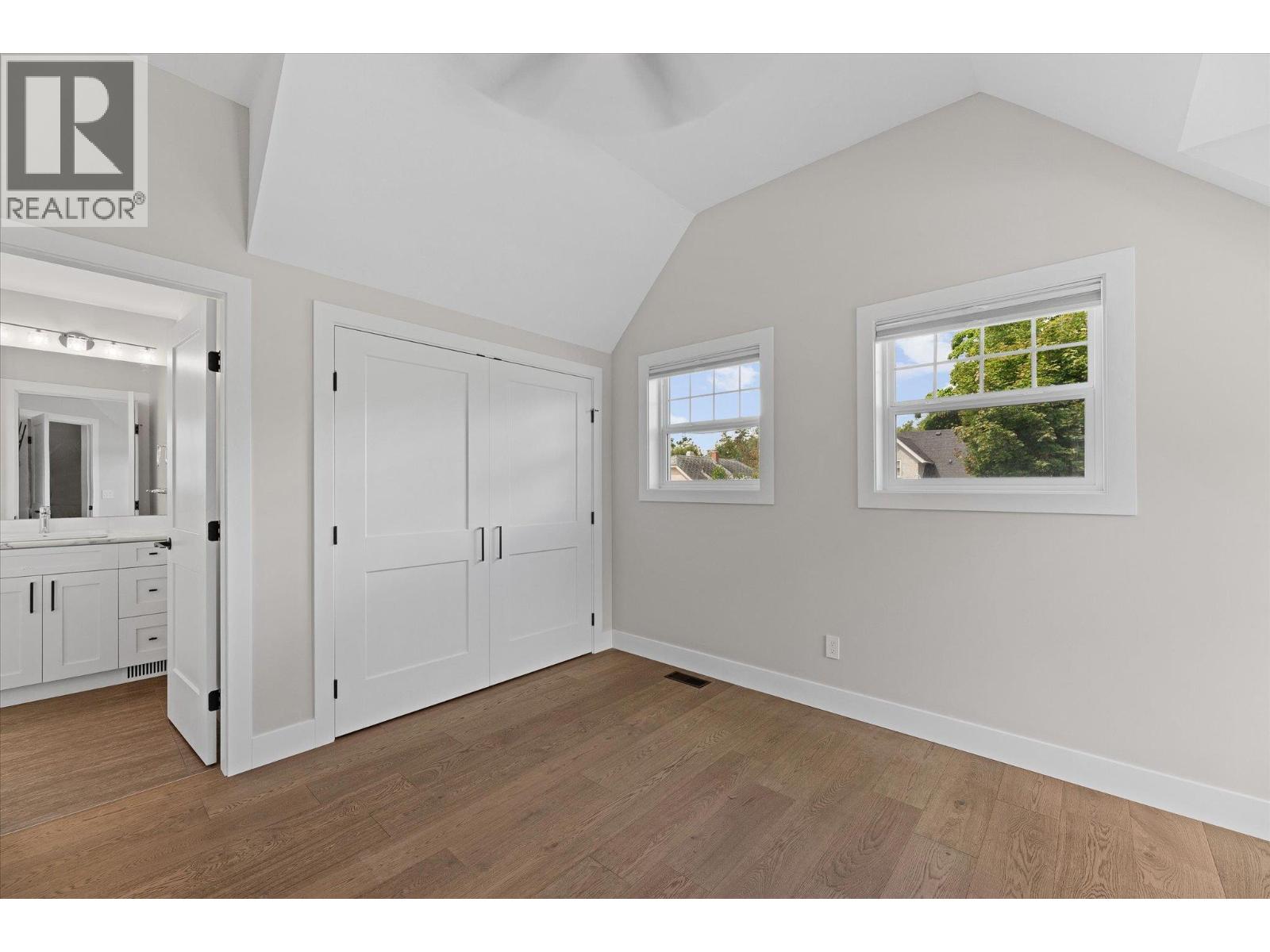 Picture for 530 Rowcliffe  Avenue https://www.cirrealty.ca/reb/bc/9/10366279_22.jpg