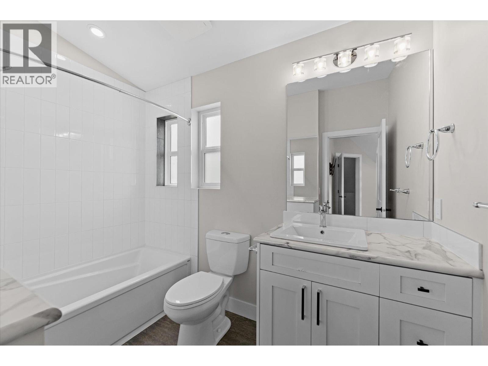 Picture for 530 Rowcliffe  Avenue https://www.cirrealty.ca/reb/bc/9/10366279_23.jpg