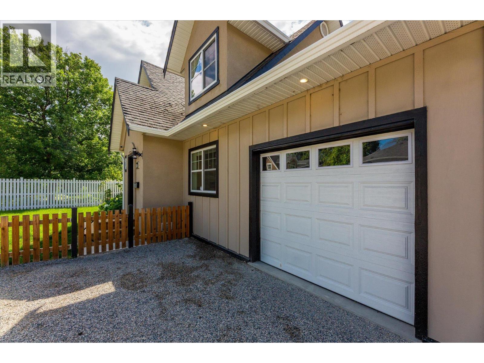 Picture for 530 Rowcliffe  Avenue https://www.cirrealty.ca/reb/bc/9/10366279_28.jpg