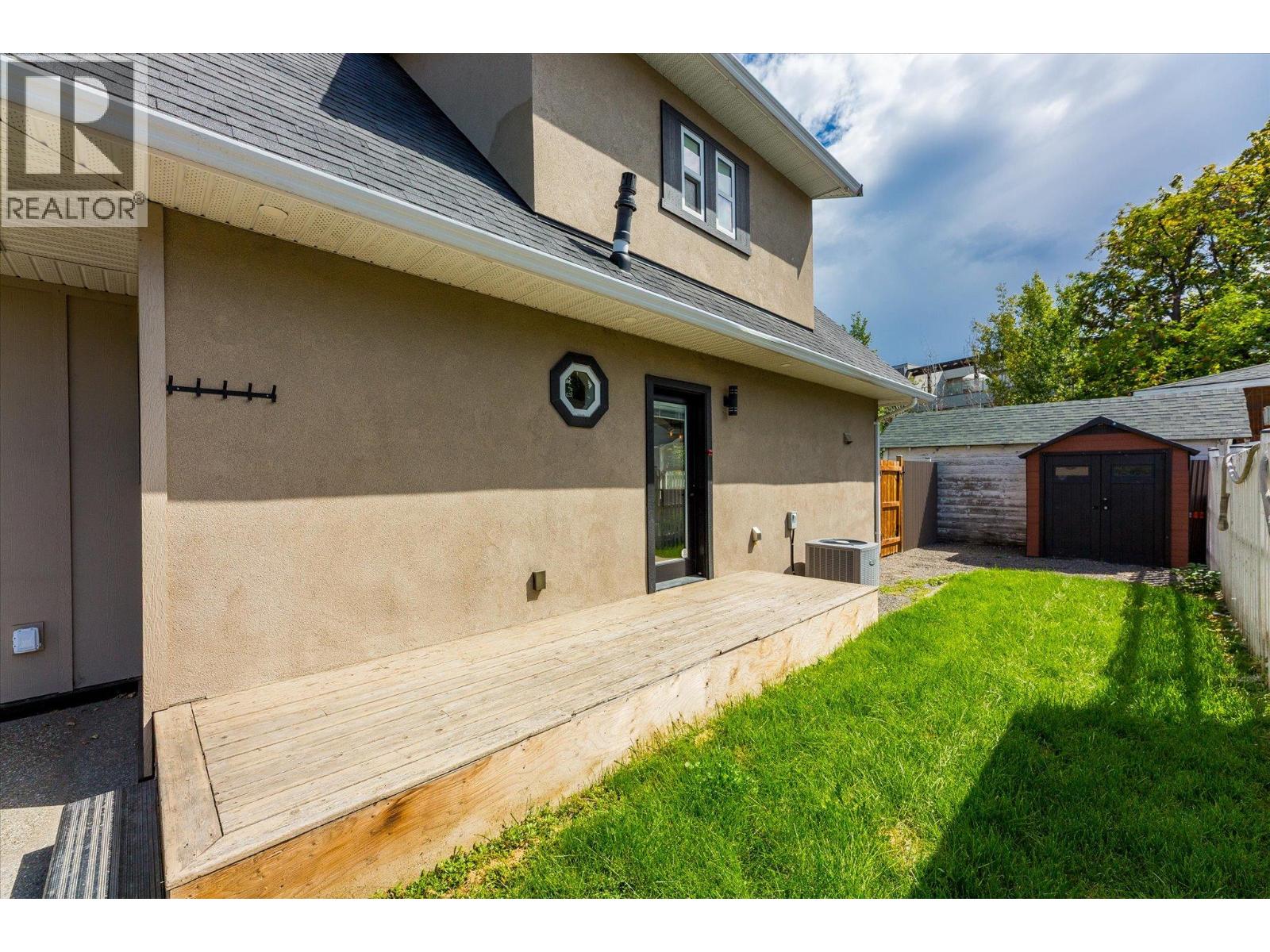 Picture for 530 Rowcliffe  Avenue https://www.cirrealty.ca/reb/bc/9/10366279_29.jpg